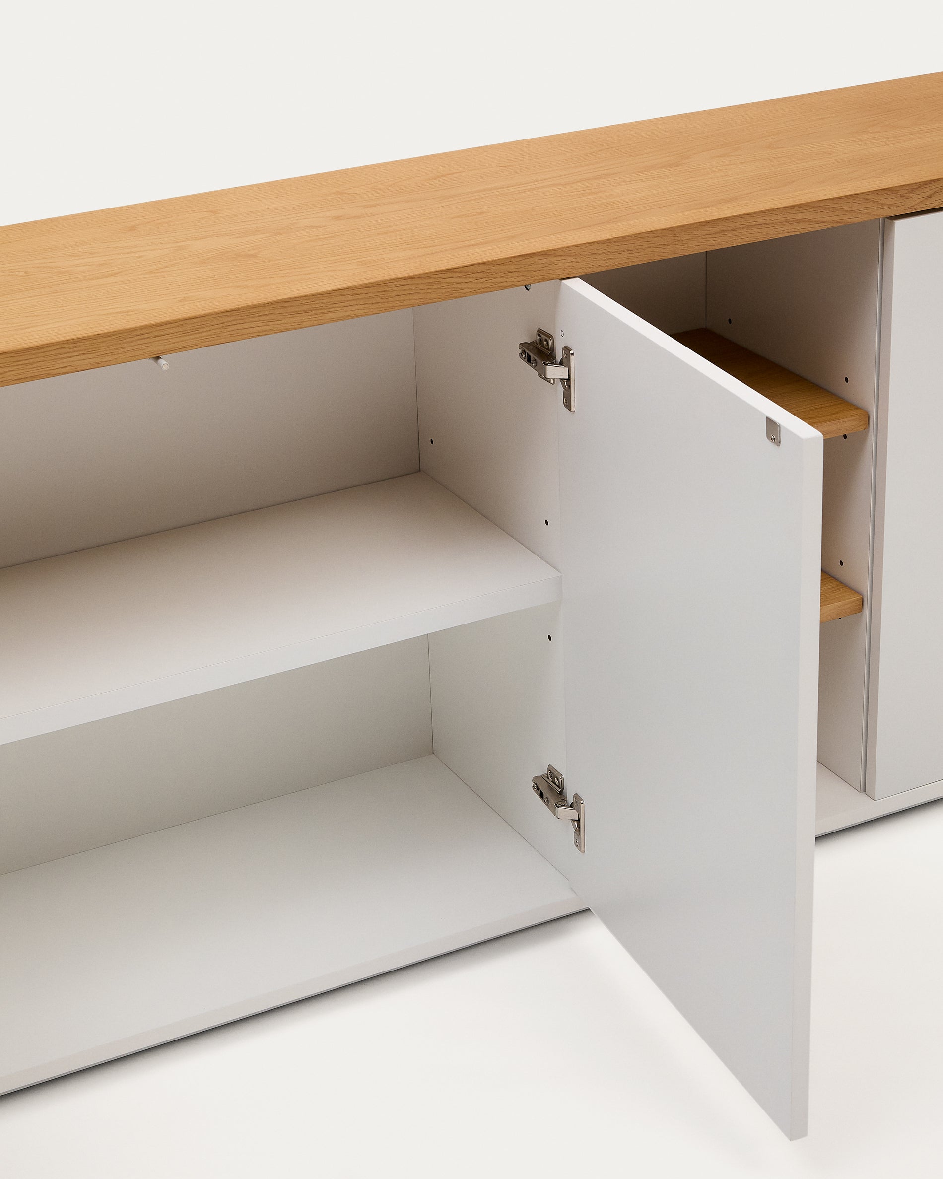 Abilen oak wood veneer 3 door sideboard with white lacquer, 180 x 75 cm FSC 100% - Detail