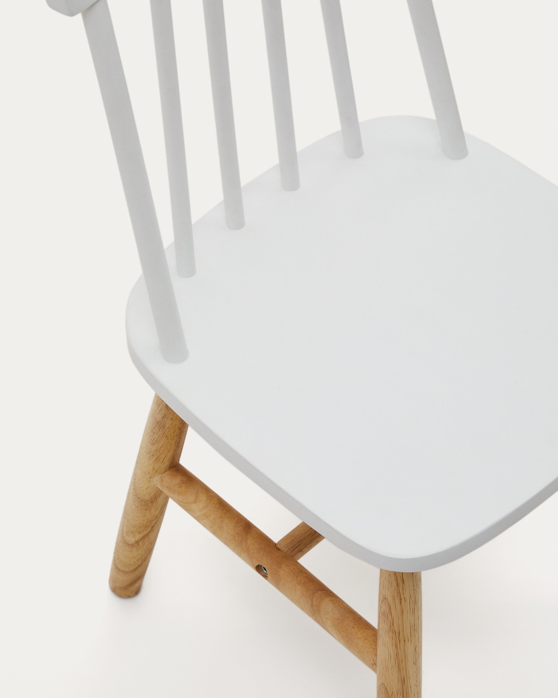 Tressia kids chair in solid rubber wood with white and natural finish - Detail