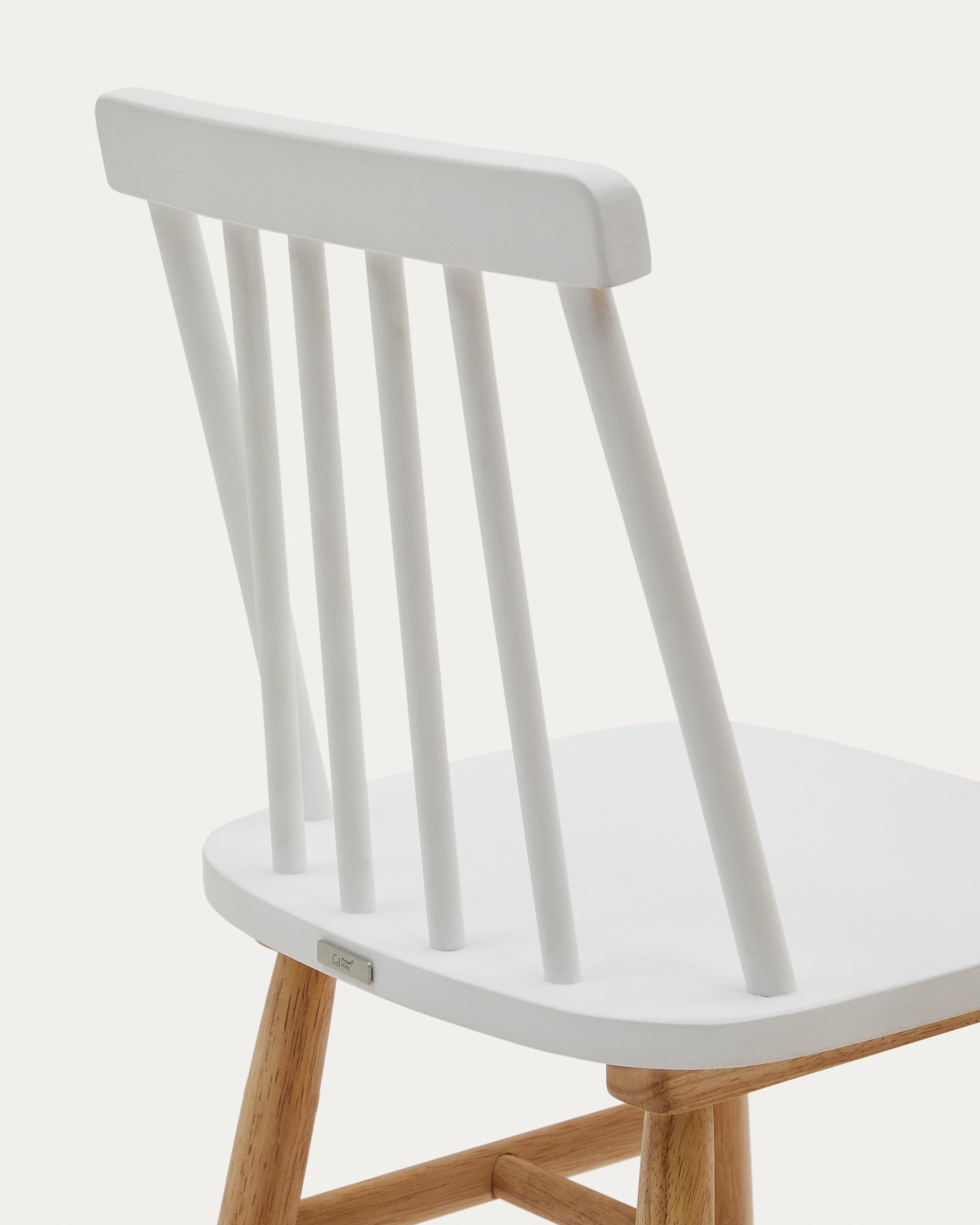 Tressia kids chair in solid rubber wood with white and natural finish - Detail