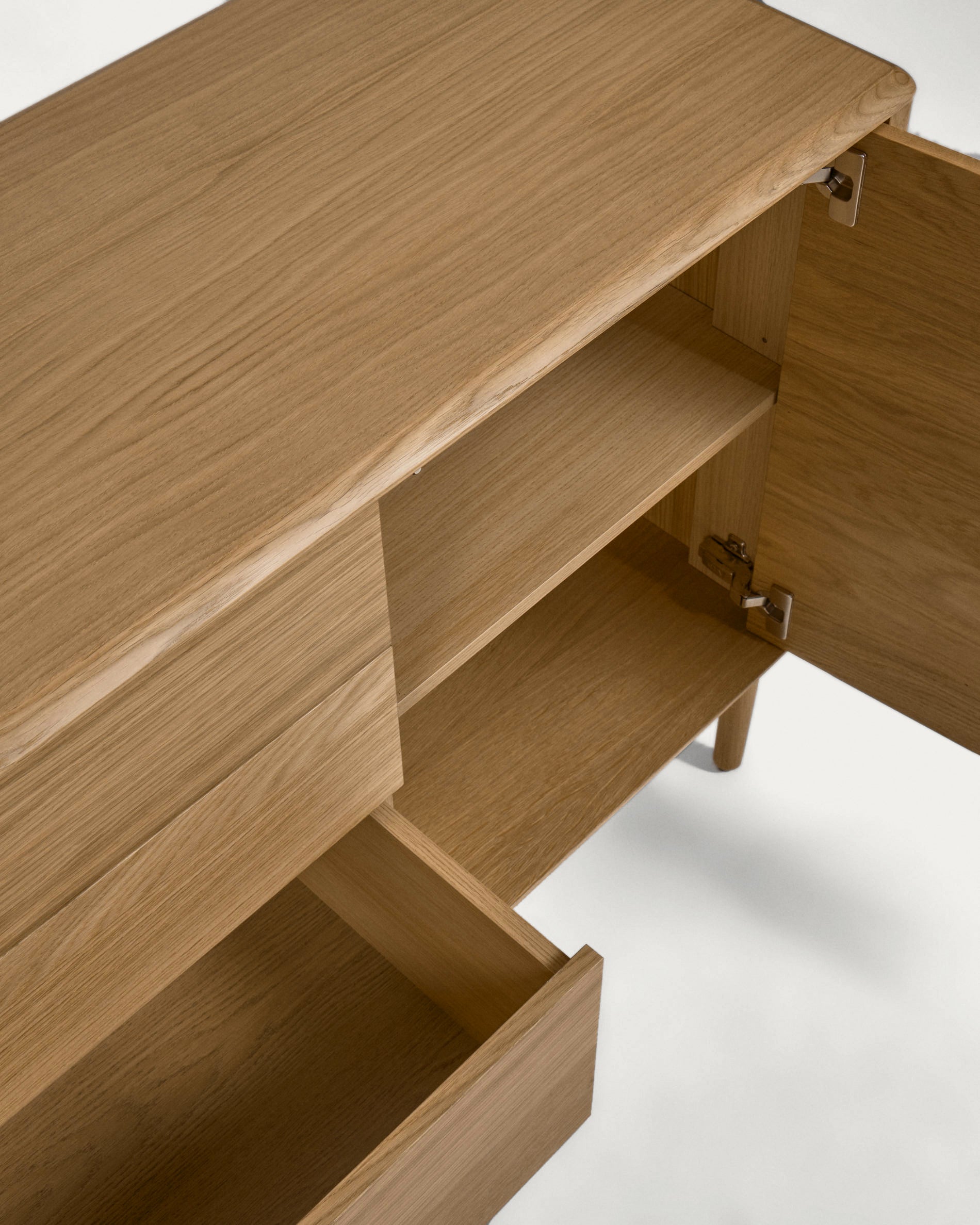 Lenon oak wood and veneer sideboard with 3 doors & 3 drawers, 200 x 86 cm FSC MIX Credit - Detail