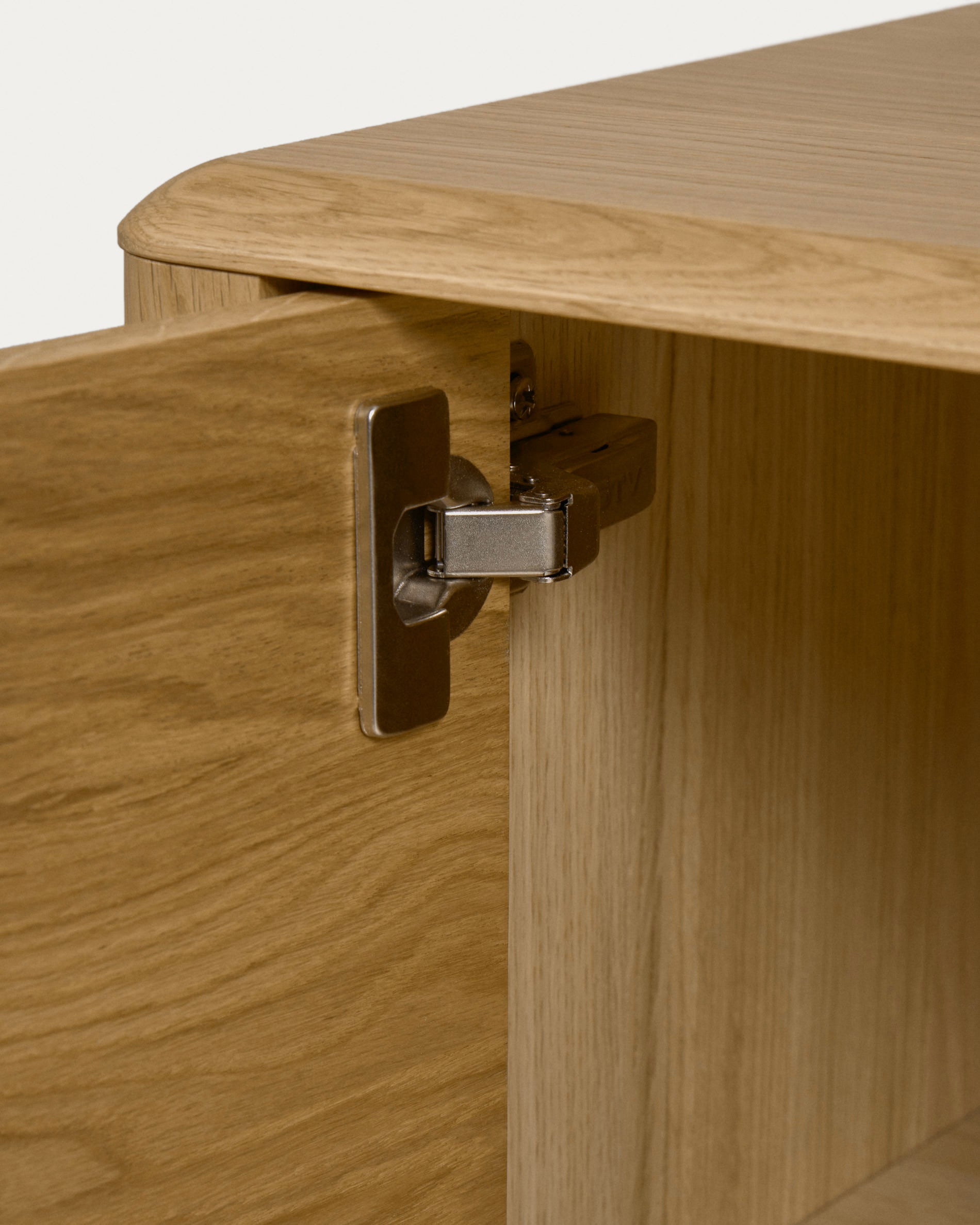 Lenon oak wood and veneer sideboard with 3 doors & 3 drawers, 200 x 86 cm FSC MIX Credit - Detail