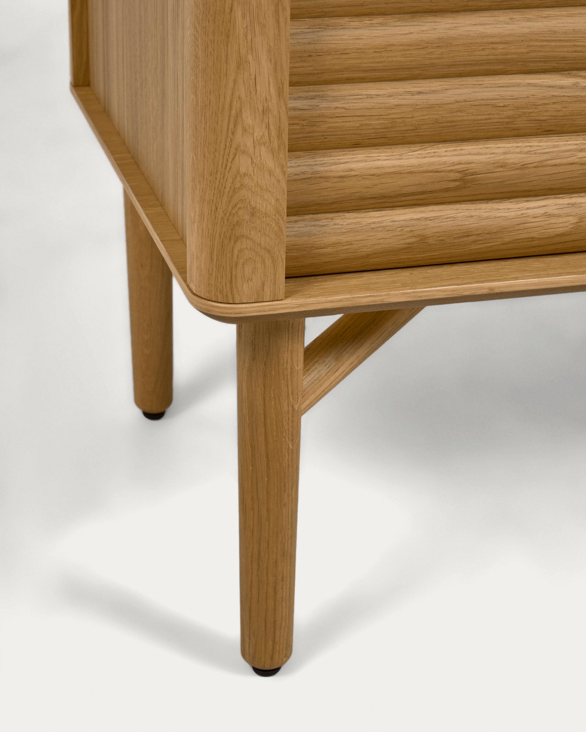 Lenon oak wood and veneer sideboard with 2 doors & 3 drawers, 155 x 86 cm FSC MIX Credit - Detail