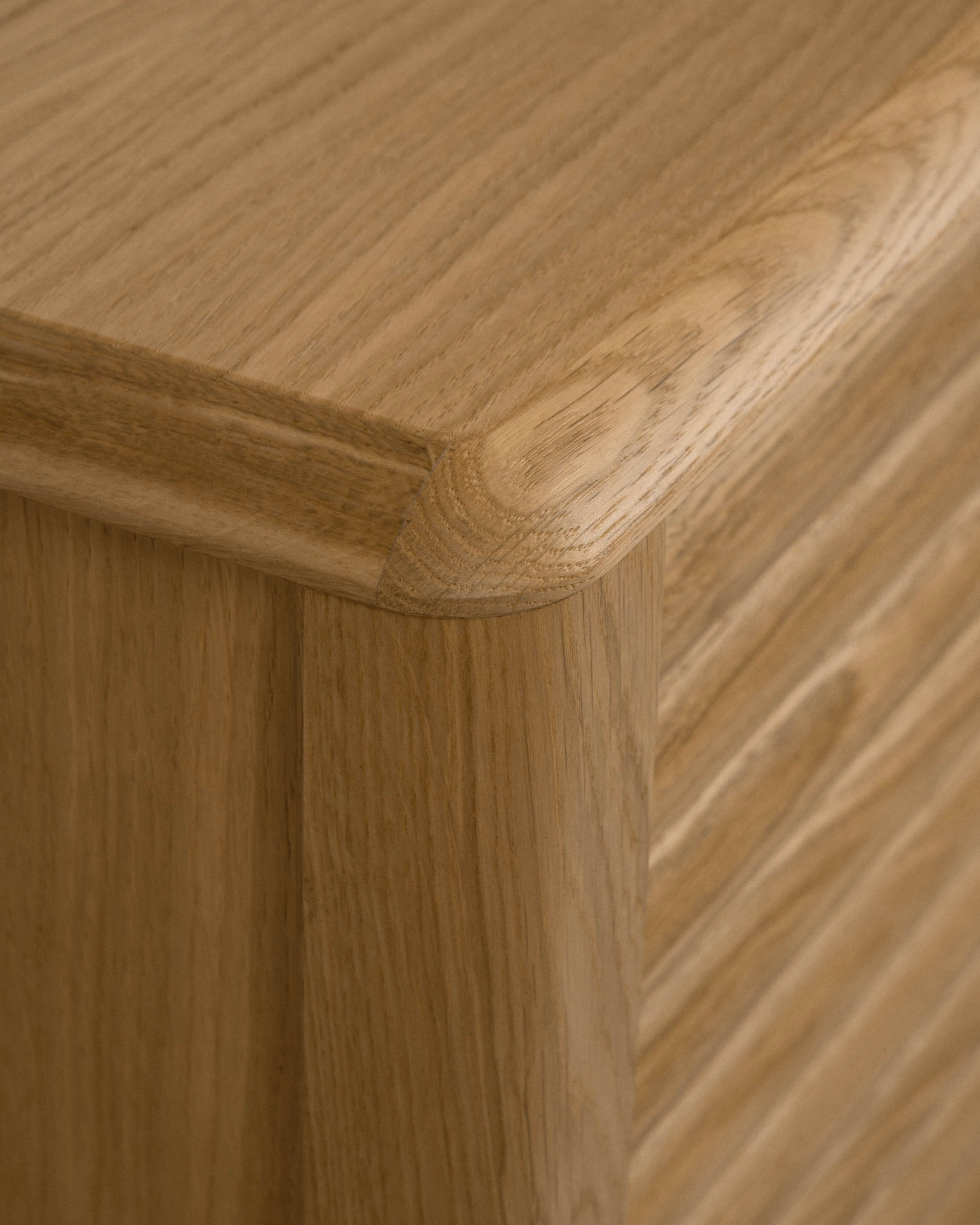 Lenon oak wood and veneer sideboard with 2 doors & 3 drawers, 155 x 86 cm FSC MIX Credit - Detail