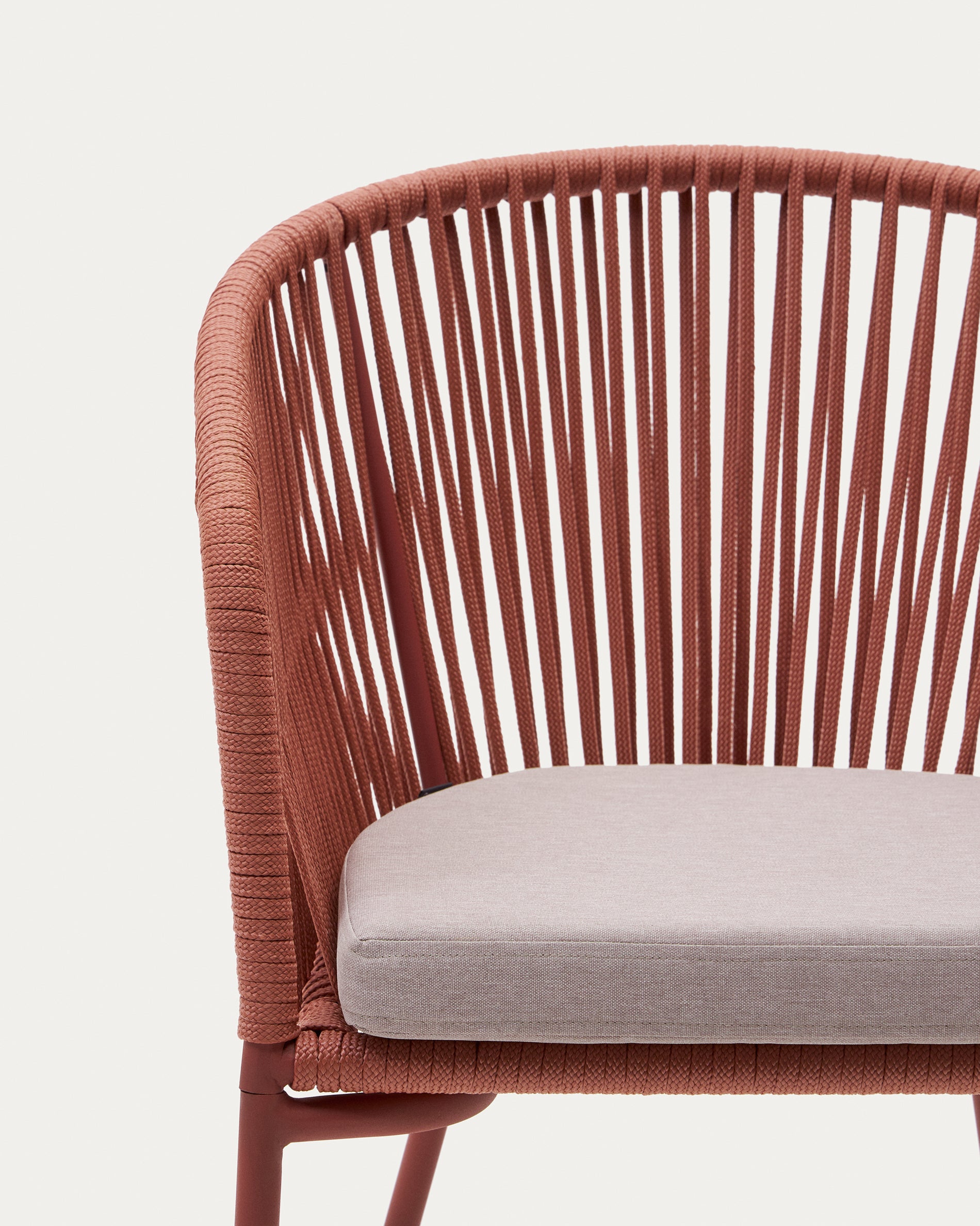 Yanet terracotta rope chair with galvanised steel legs - Detail