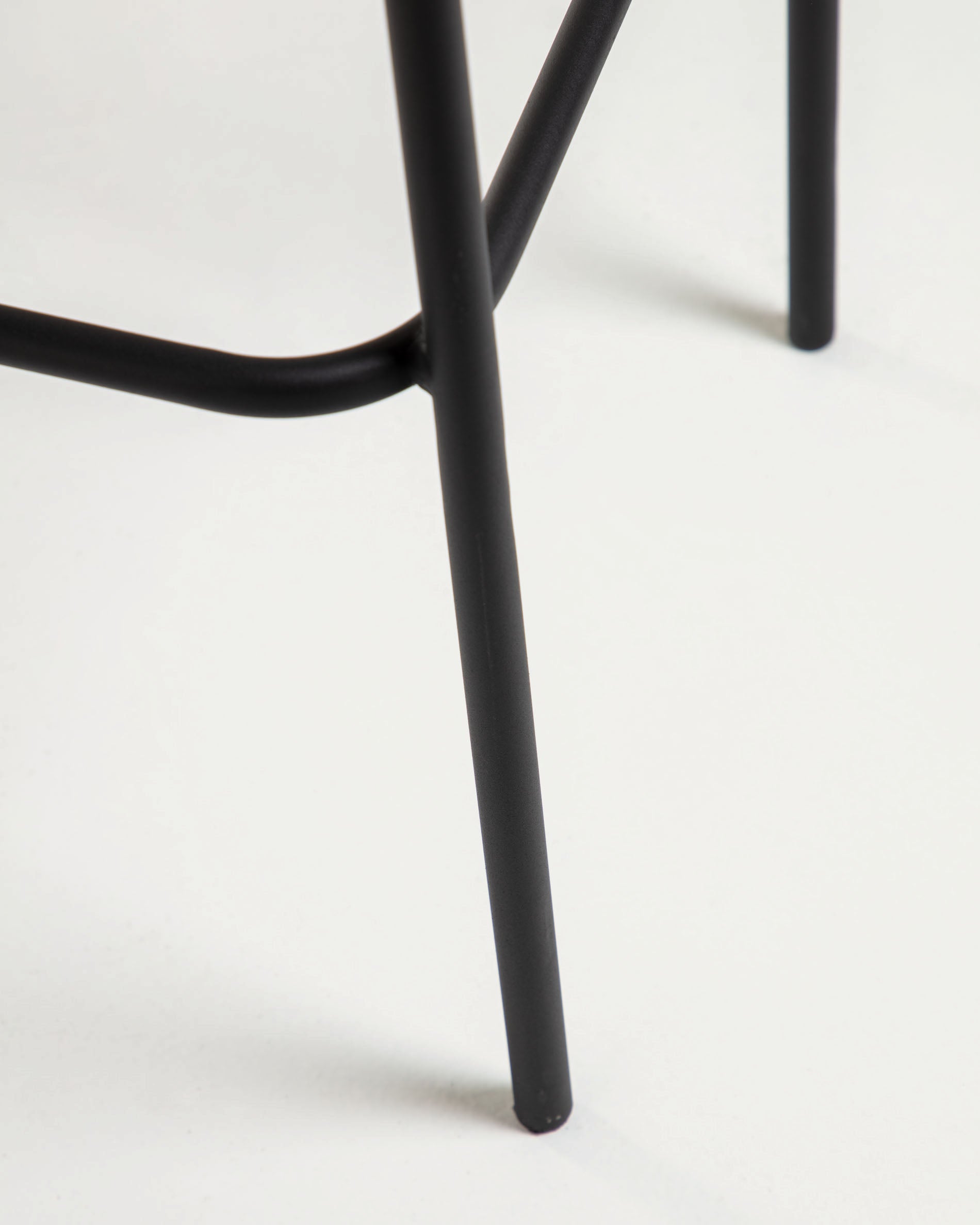 Lambton stackable stool in brown rope and black finish steel 74 cm - Detail