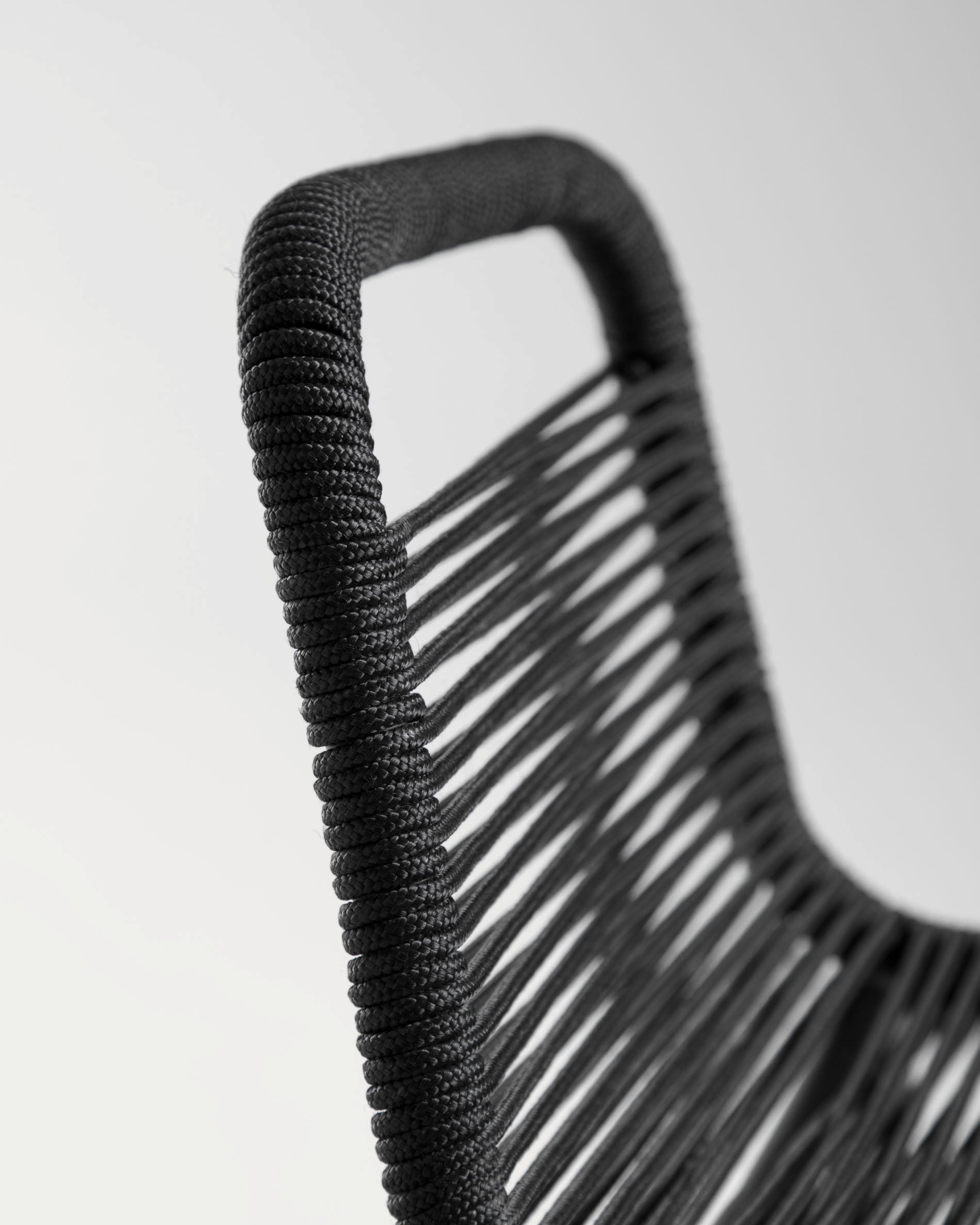 Lambton stackable stool in black rope and black finish steel, 62 cm - Detail