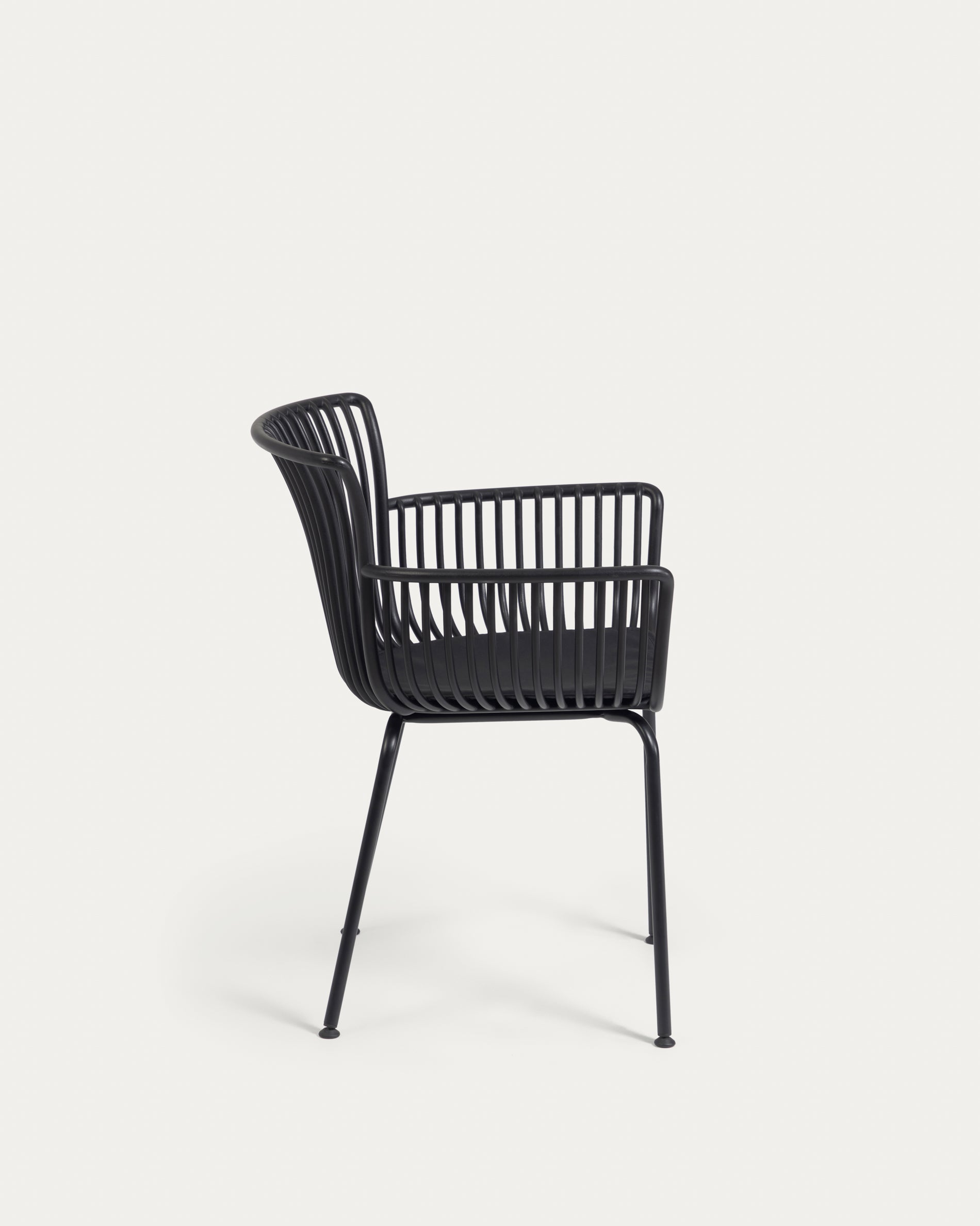 Surpika outdoor chair in black - Product View