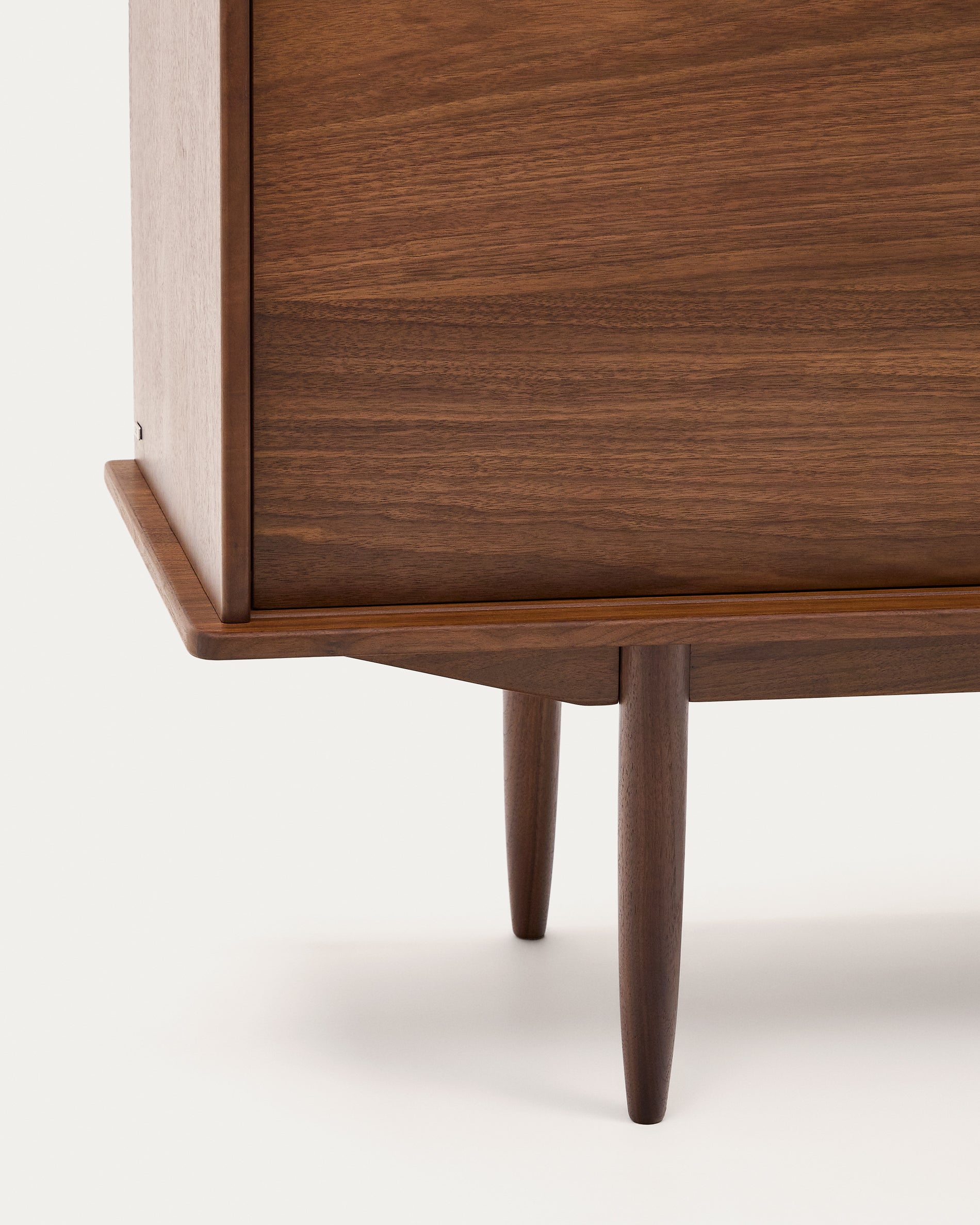 Carolin walnut wood veneer sideboard with 2 doors and 1 drawer, 180 x 83.8 cm - Detail