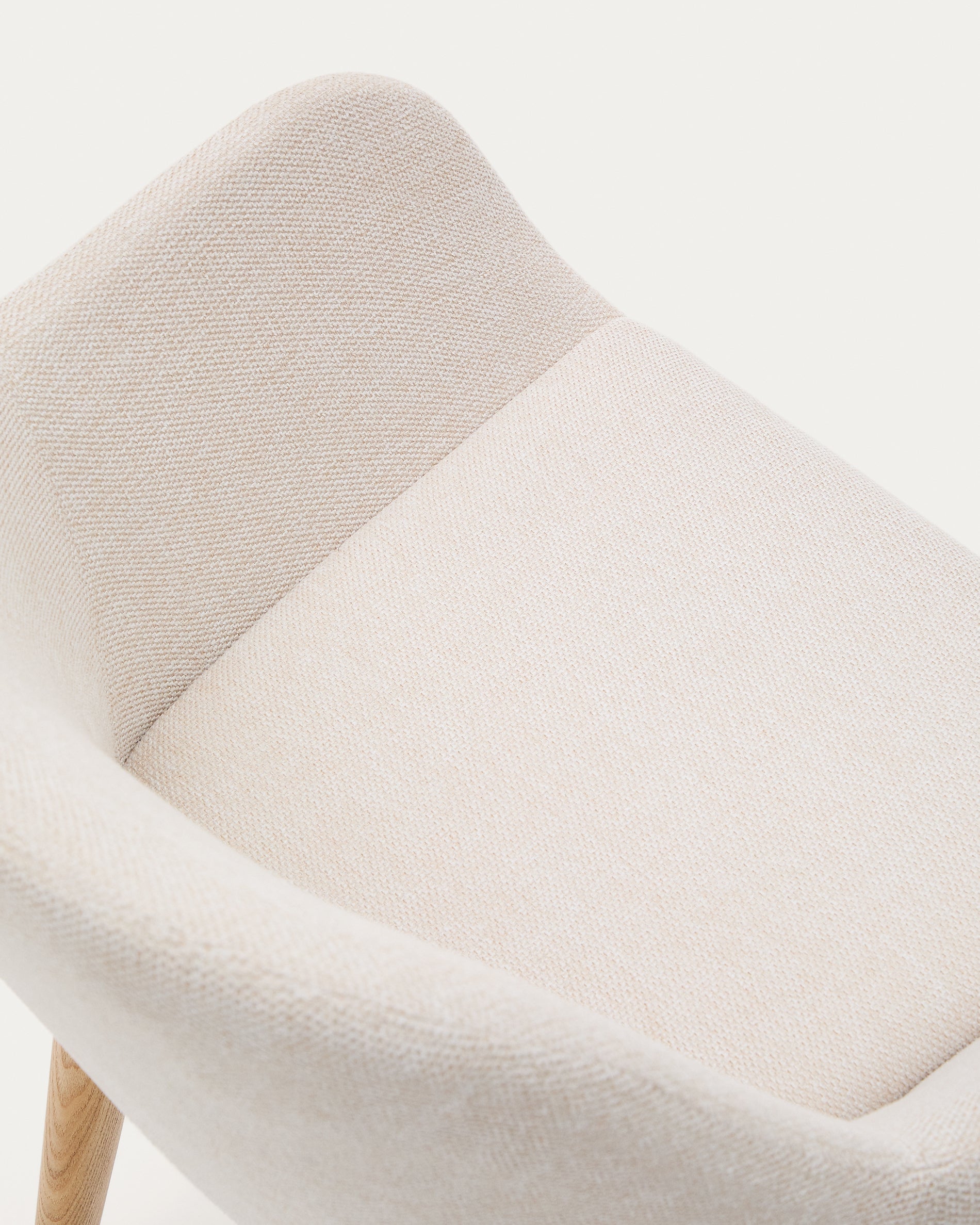 Konna chair in beige with solid ash wood legs in a natural finish - Detail