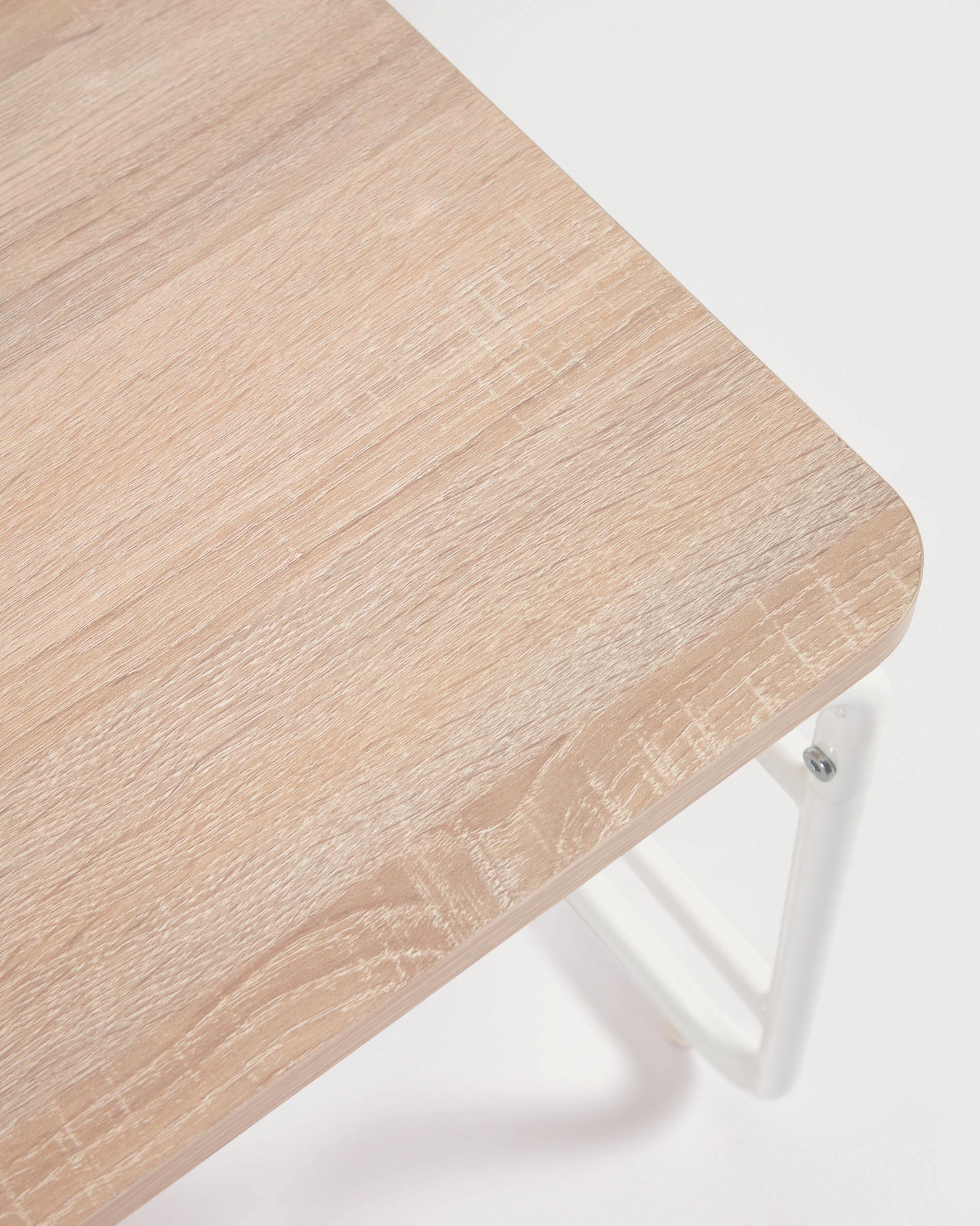 Yamina melamine TV stand with steel in a white finish, 110 x 46 cm - Detail