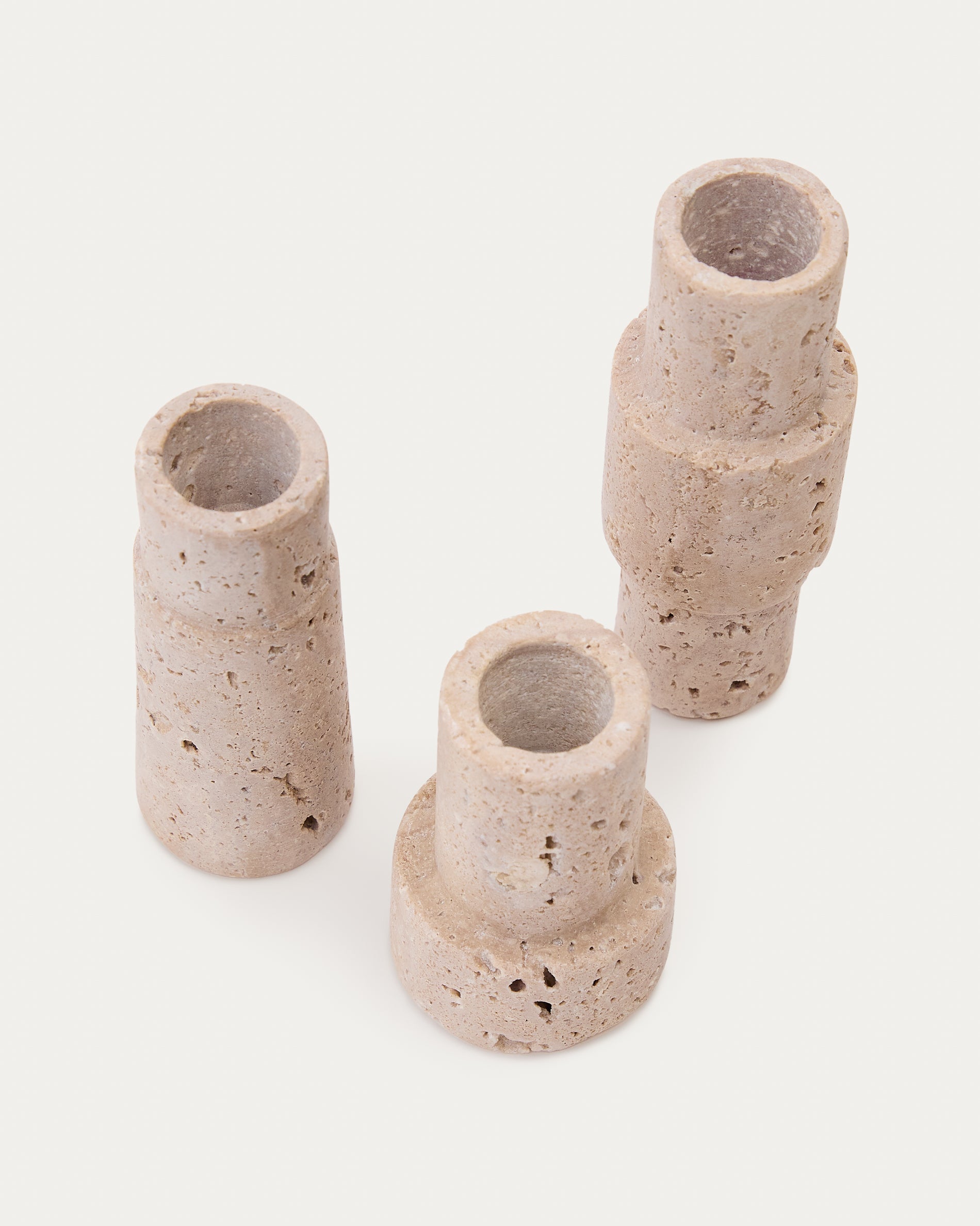 Majid set of 3 beige travertine candle holders - Detail