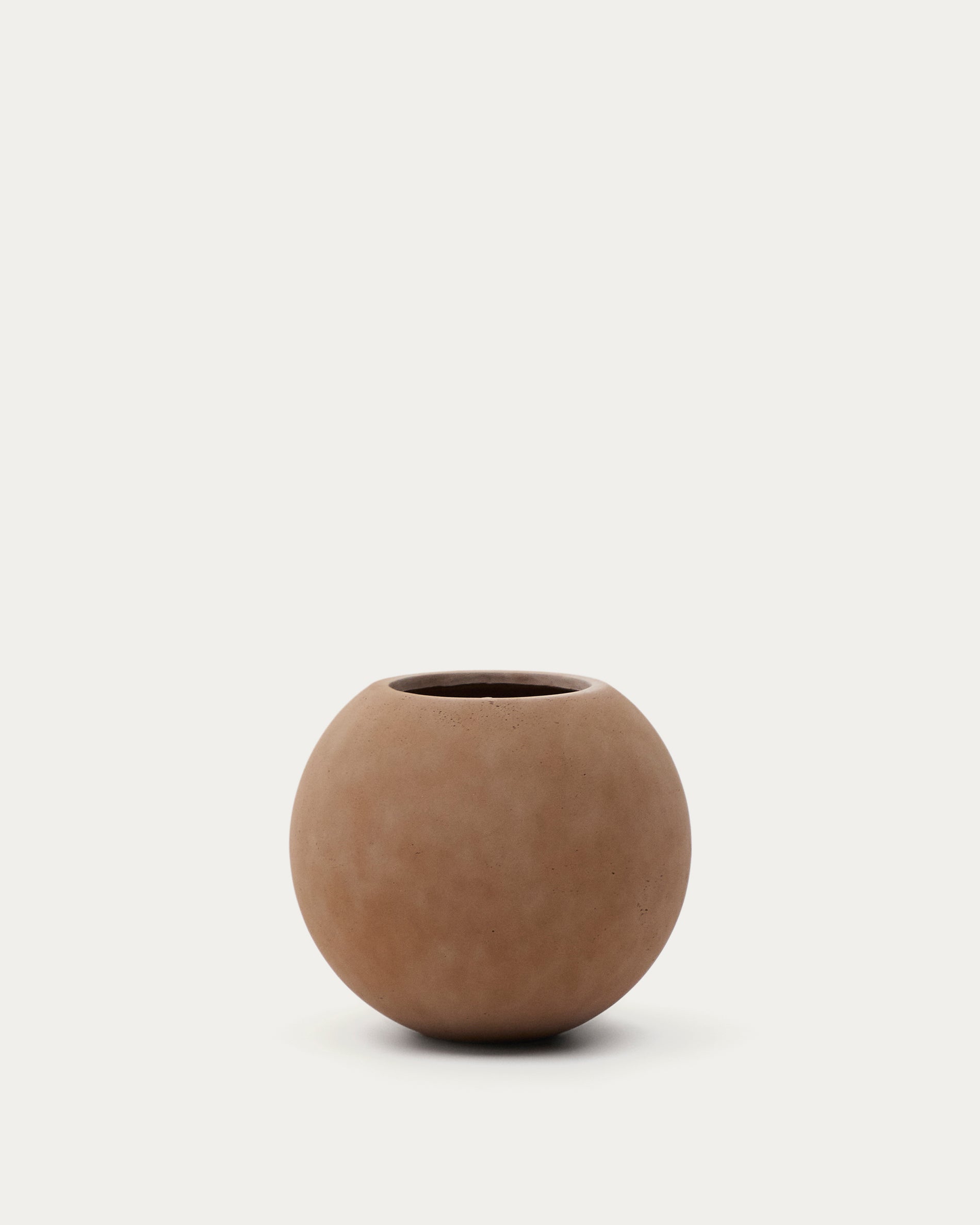 Solna terracotta-effect planter Ø66cm - Product View