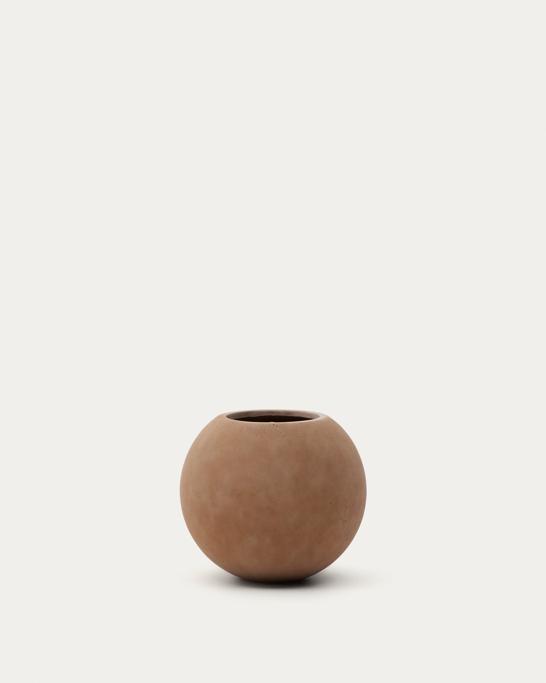 Solna terracotta-effect planter Ø51cm - Product View