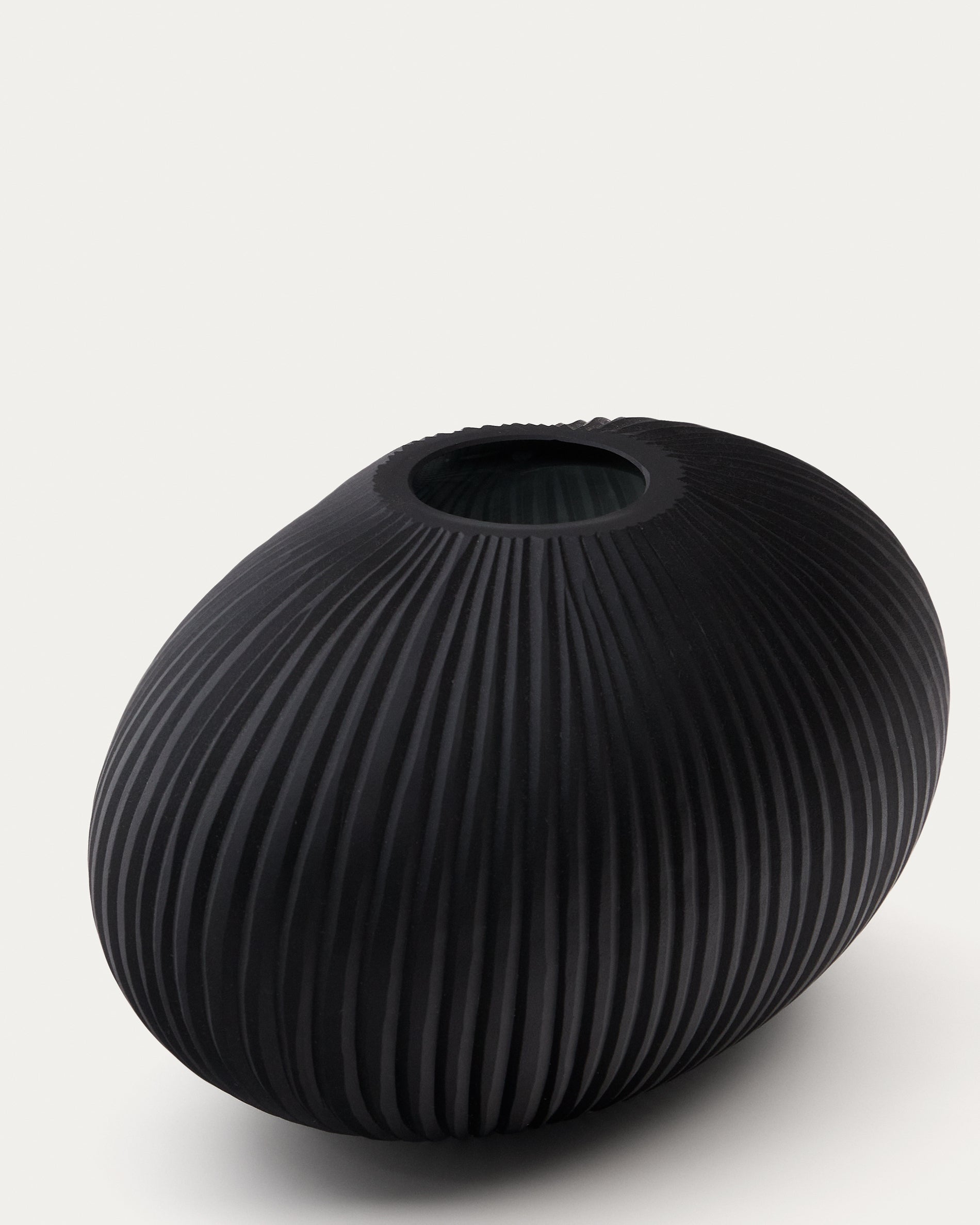 Nivra dark grey glass vase 19cm - Detail