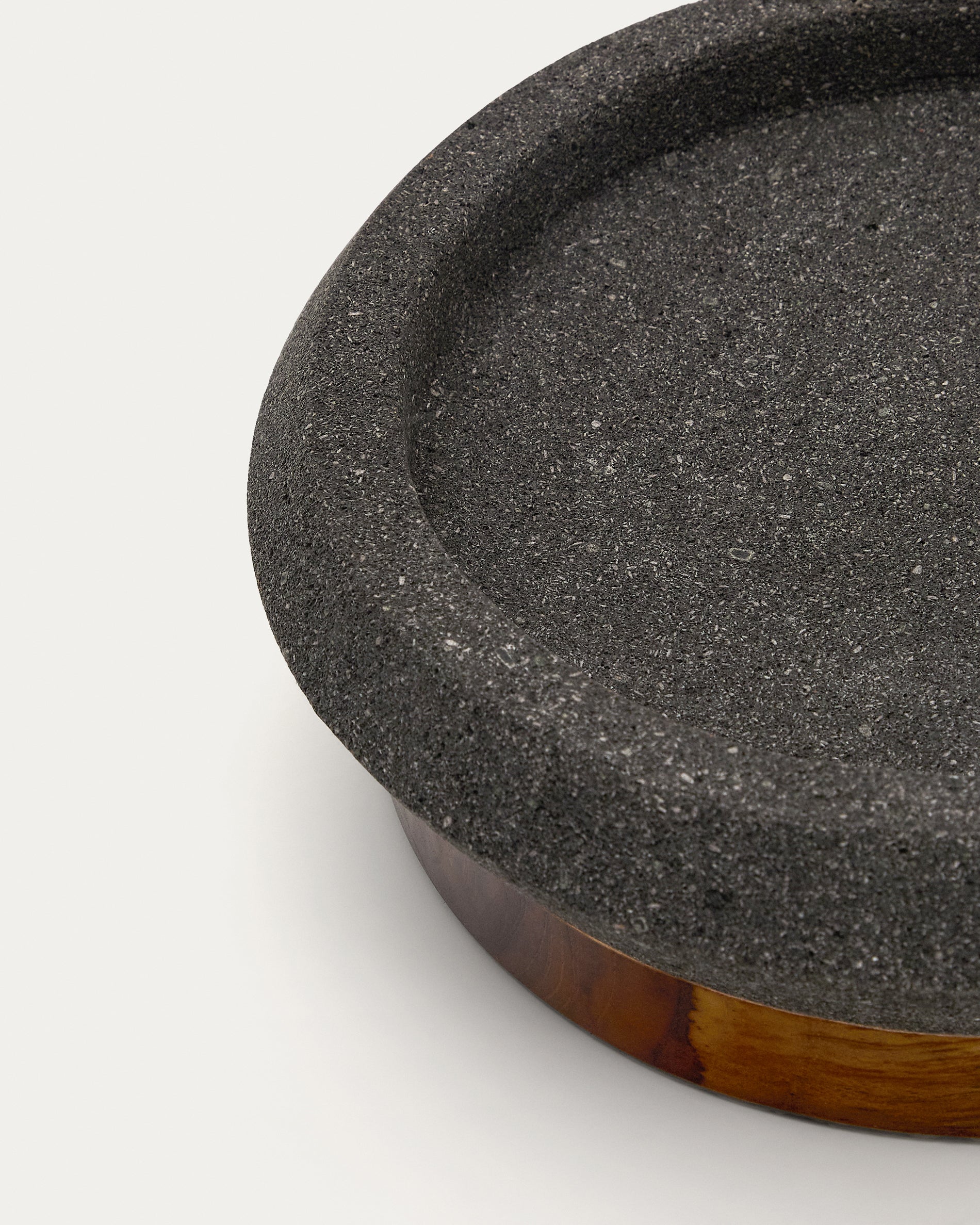 Naro centrepiece in black stone and teak wood Ø30cm - Detail