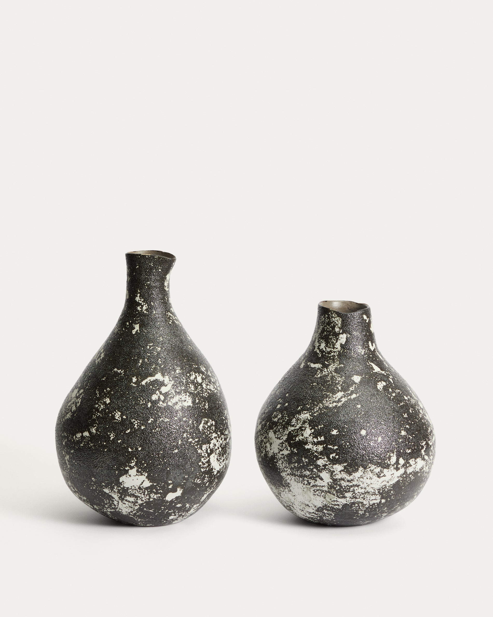 Orelin ceramic vase in black and white 39 cm - Product View
