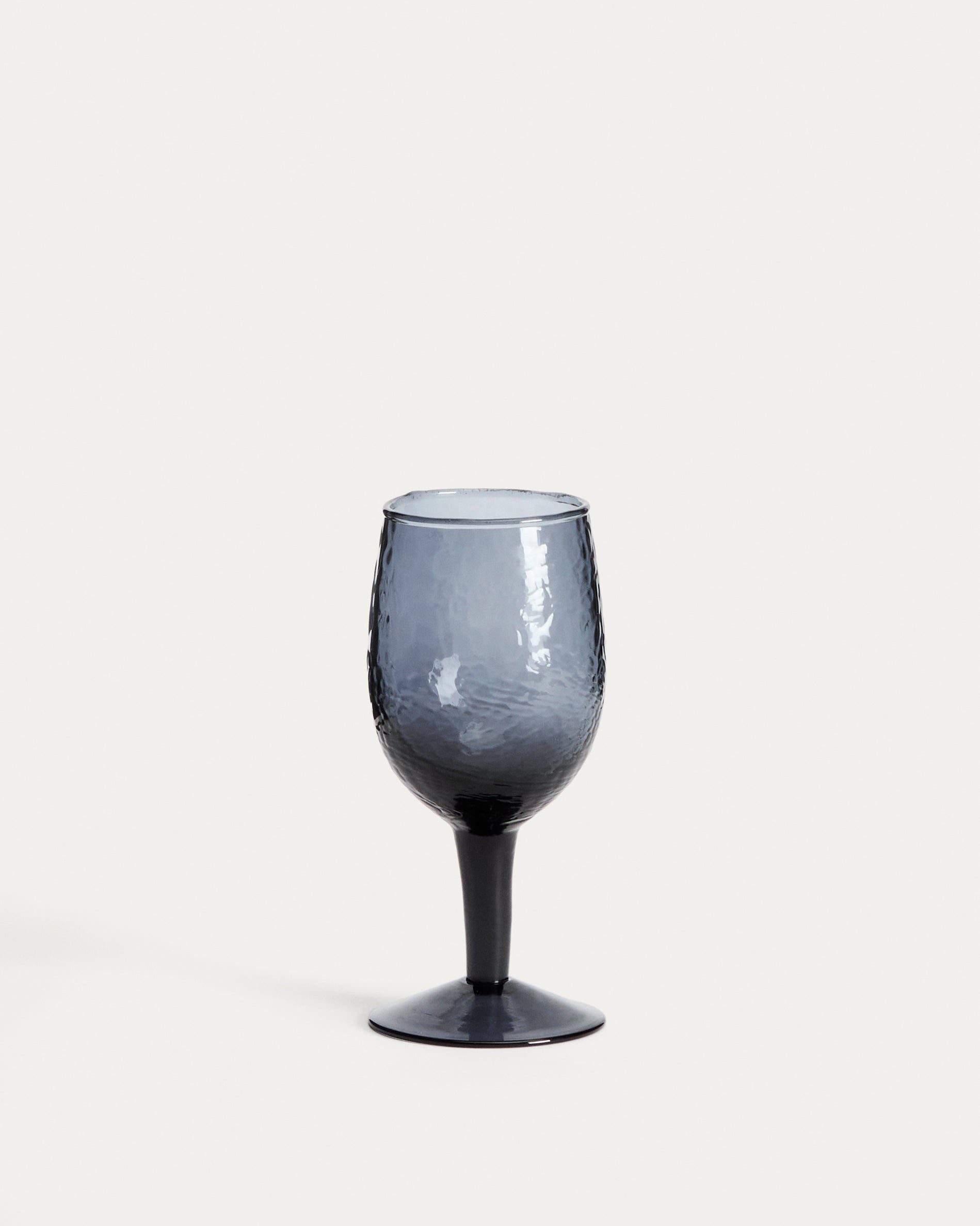 Sileia wine glass made of blue recycled glass - Product View
