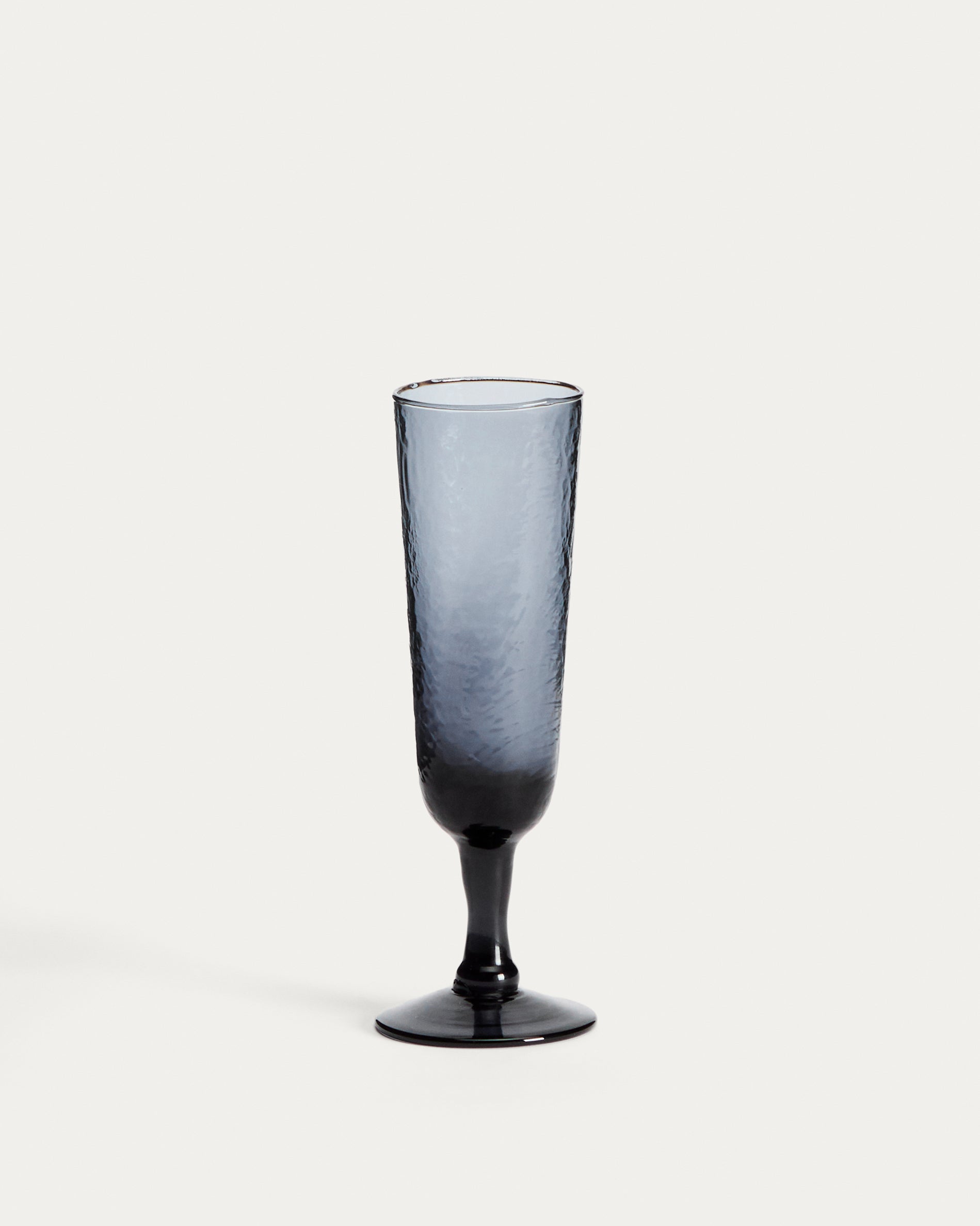 Sileia wine glass made of blue recycled glass - Product View