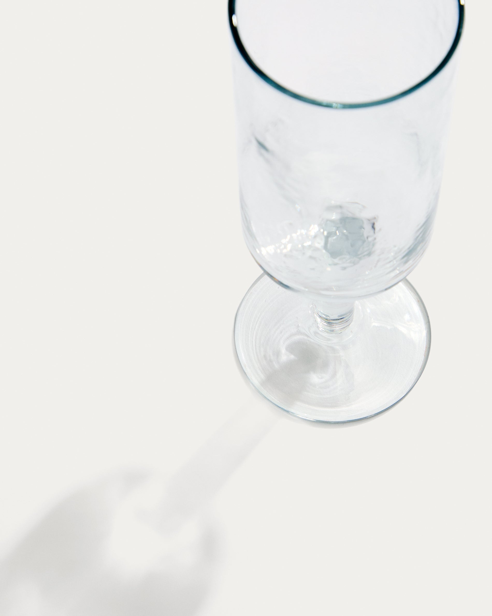 Obila wine glass made of transparent recycled glass - Detail