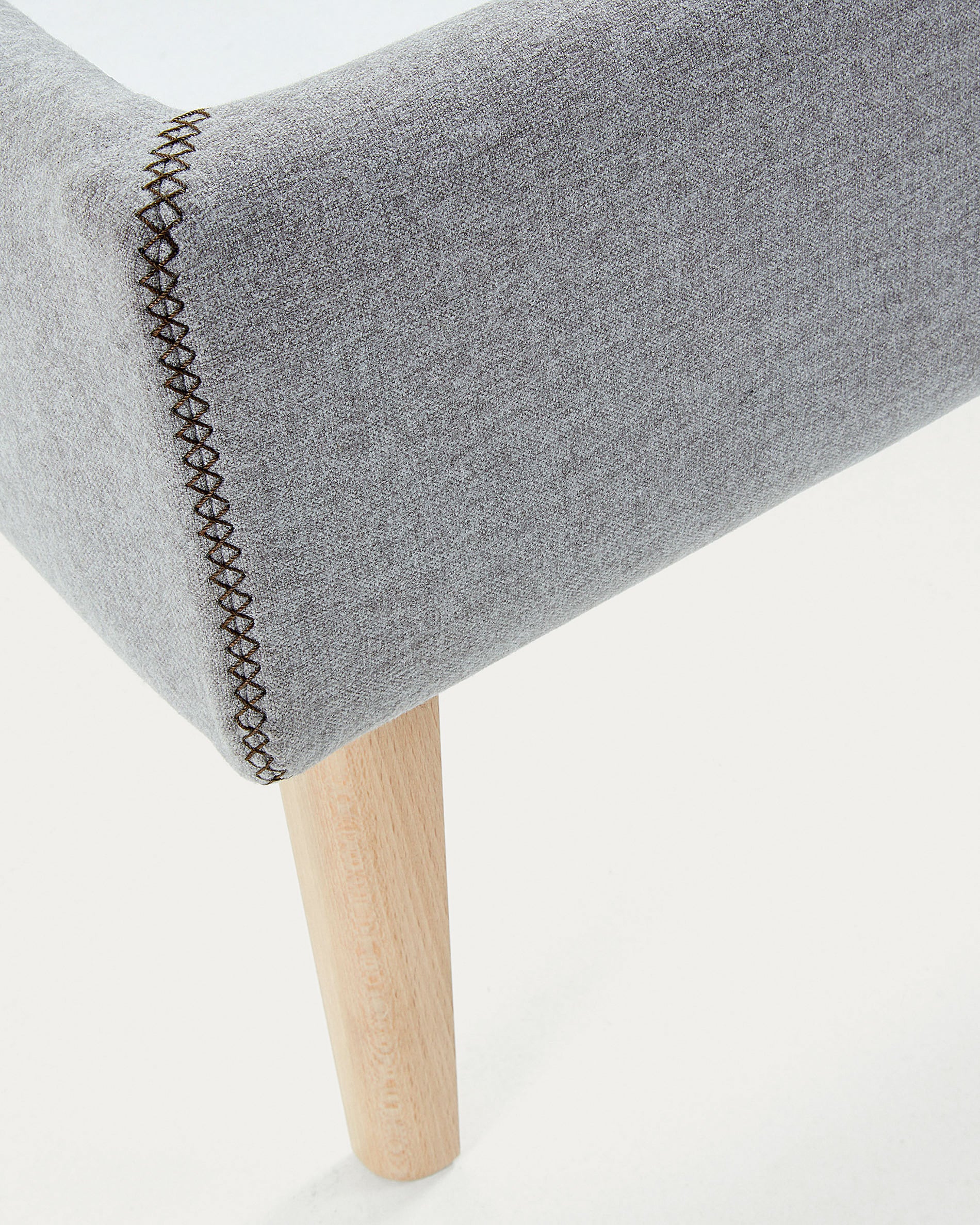Dyla bed cover for a 150 x 190 cm mattress in grey - Detail