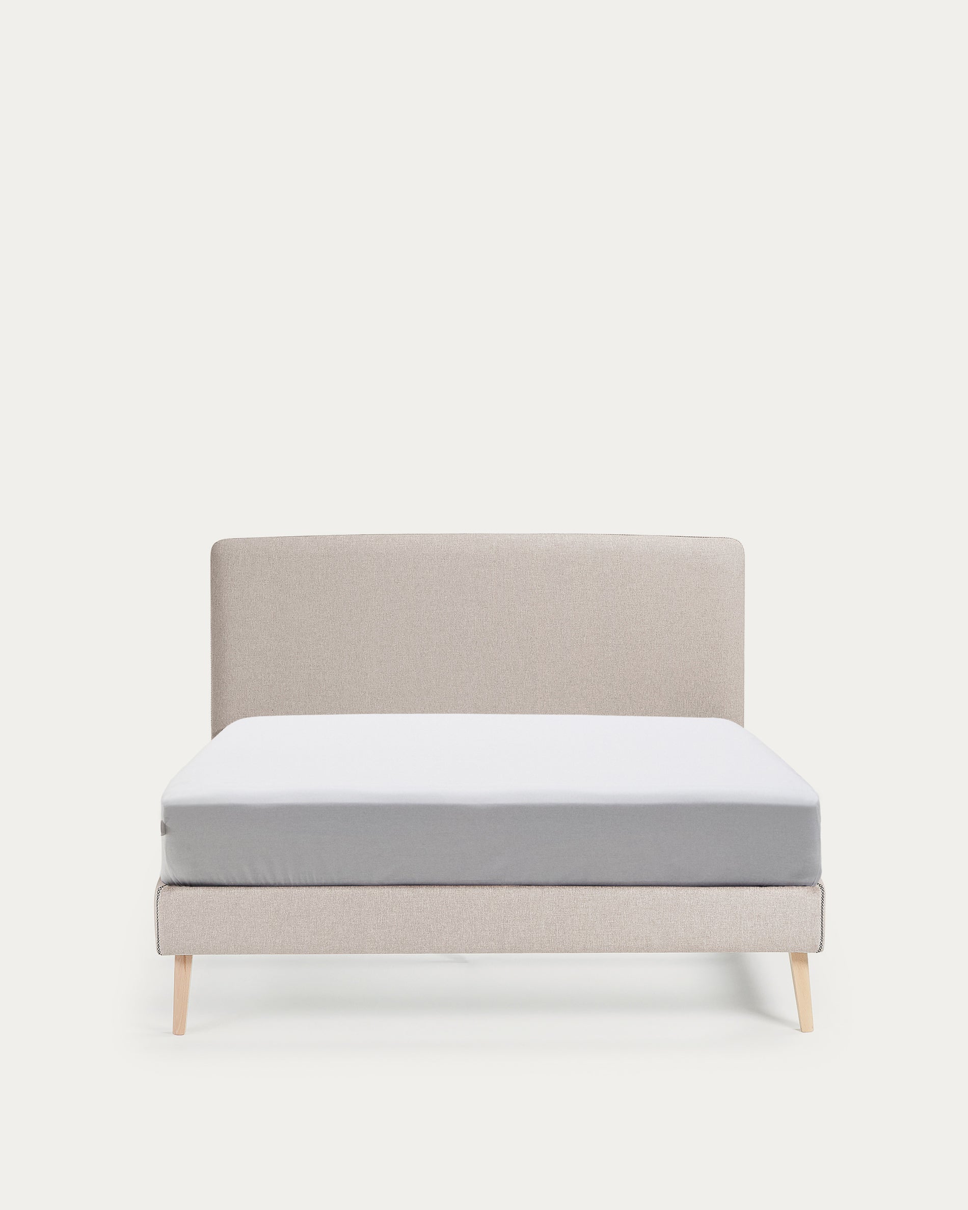 Dyla bed cover for a 150 x 190 cm mattress in beige - Product View