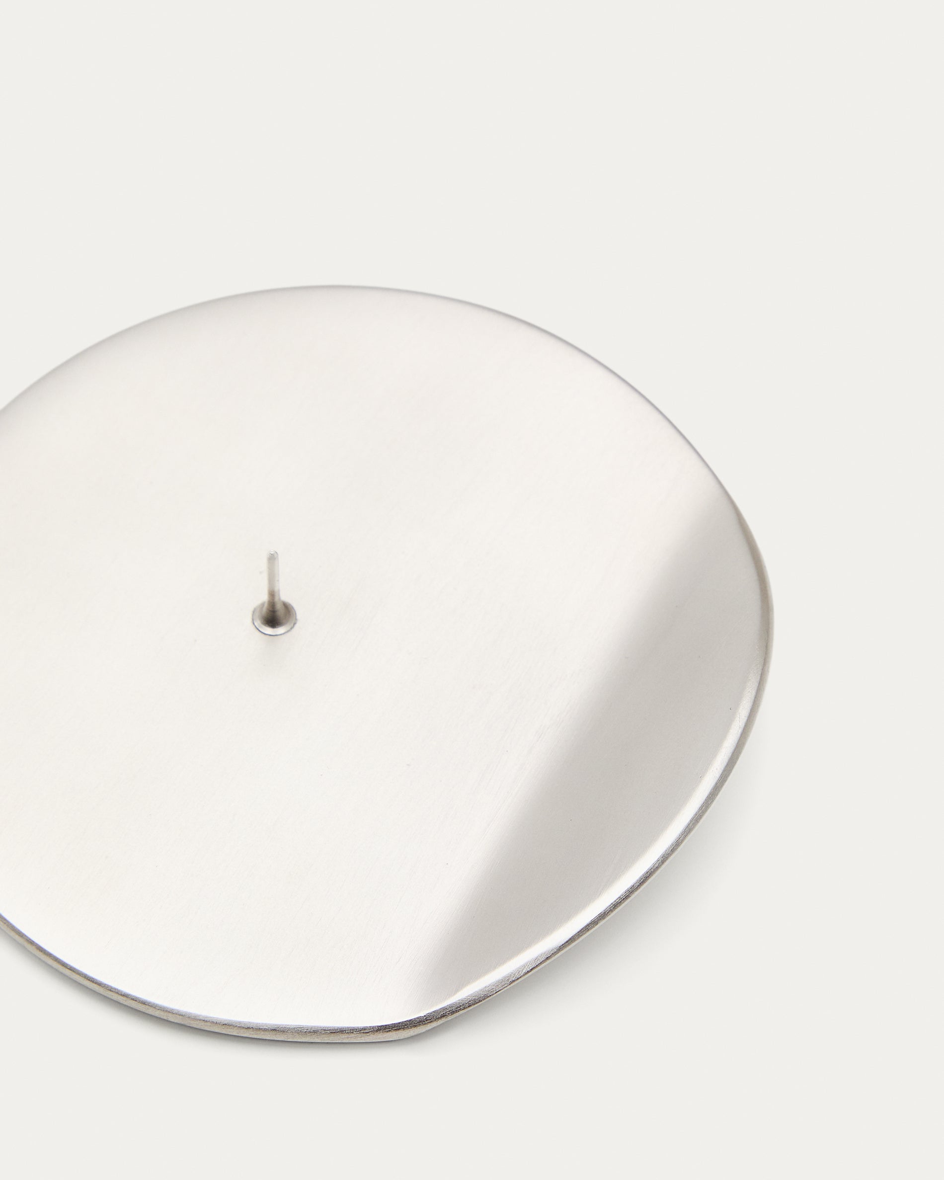 Quira silver-plated aluminium candle holder - Detail