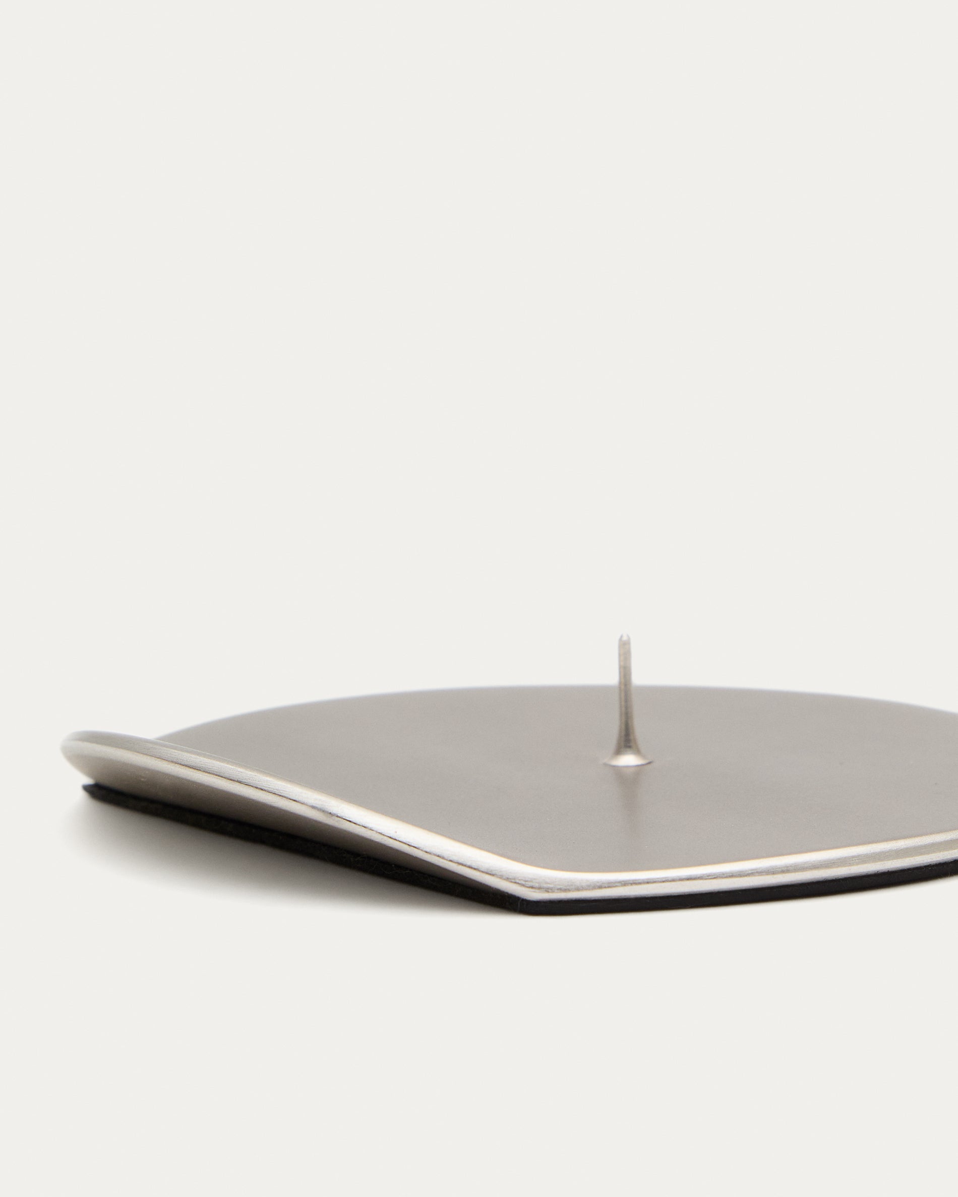 Quira silver-plated aluminium candle holder - Detail