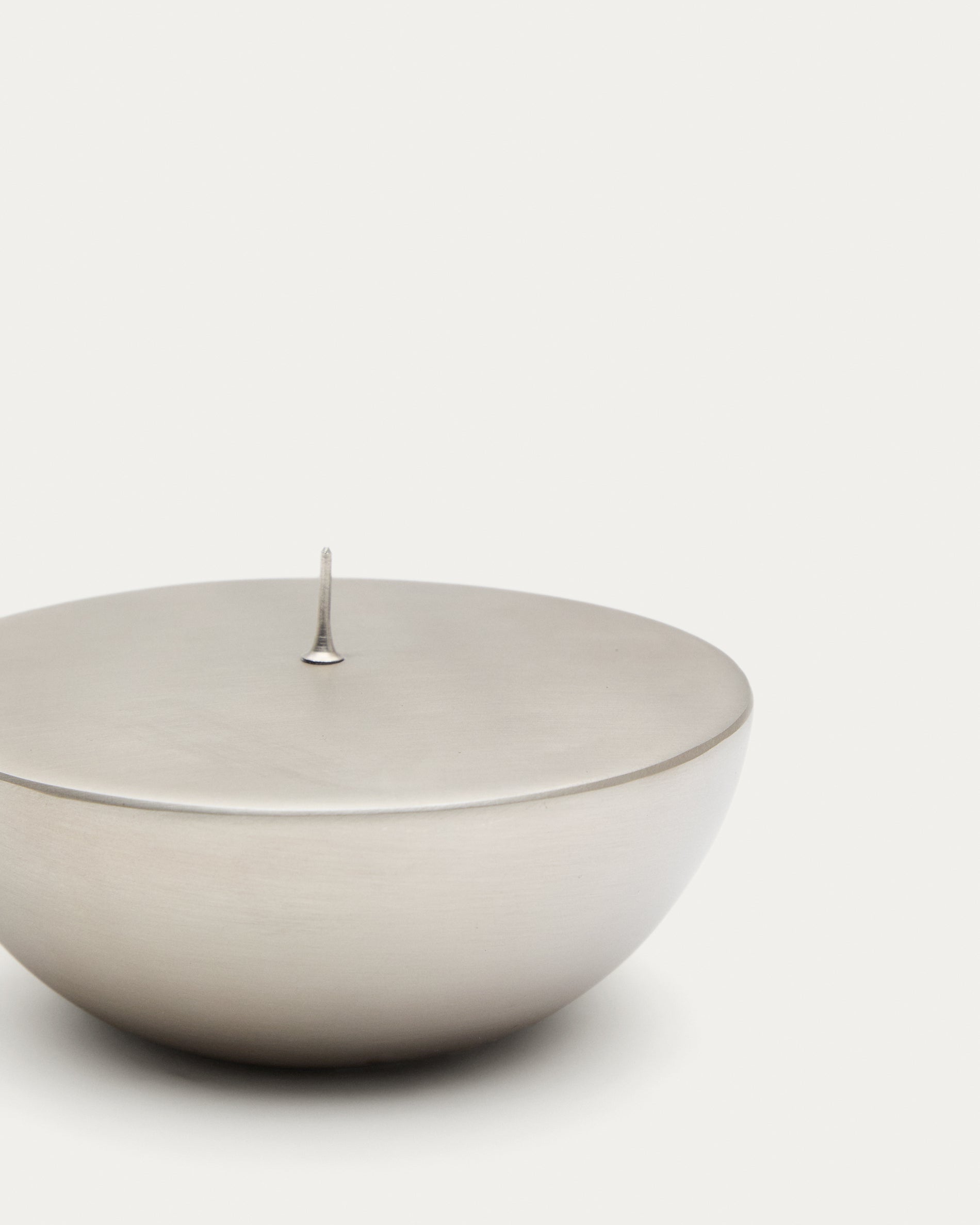 Quira small candle holder in silver-plated stainless steel - Detail