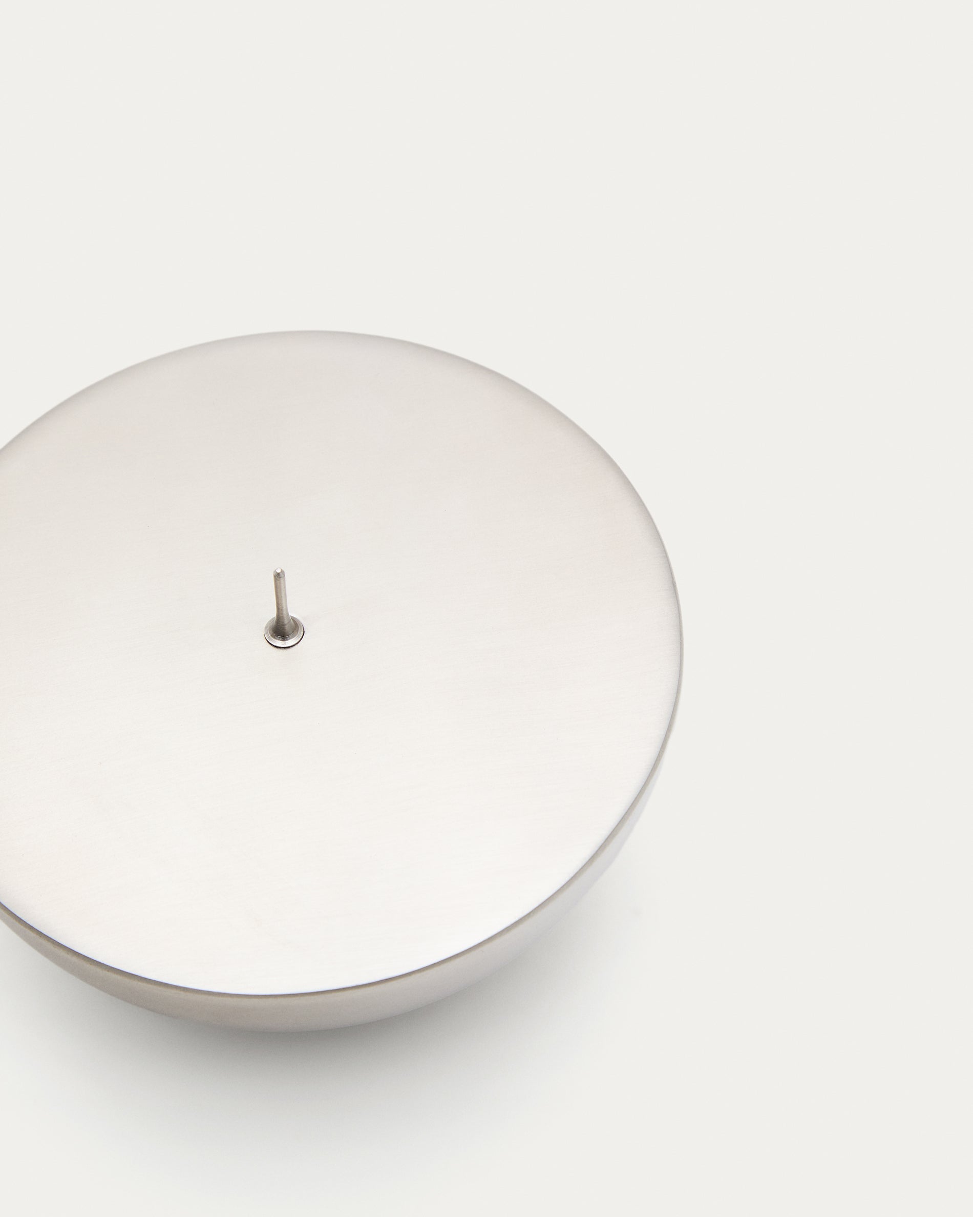 Quira small candle holder in silver-plated stainless steel - Detail