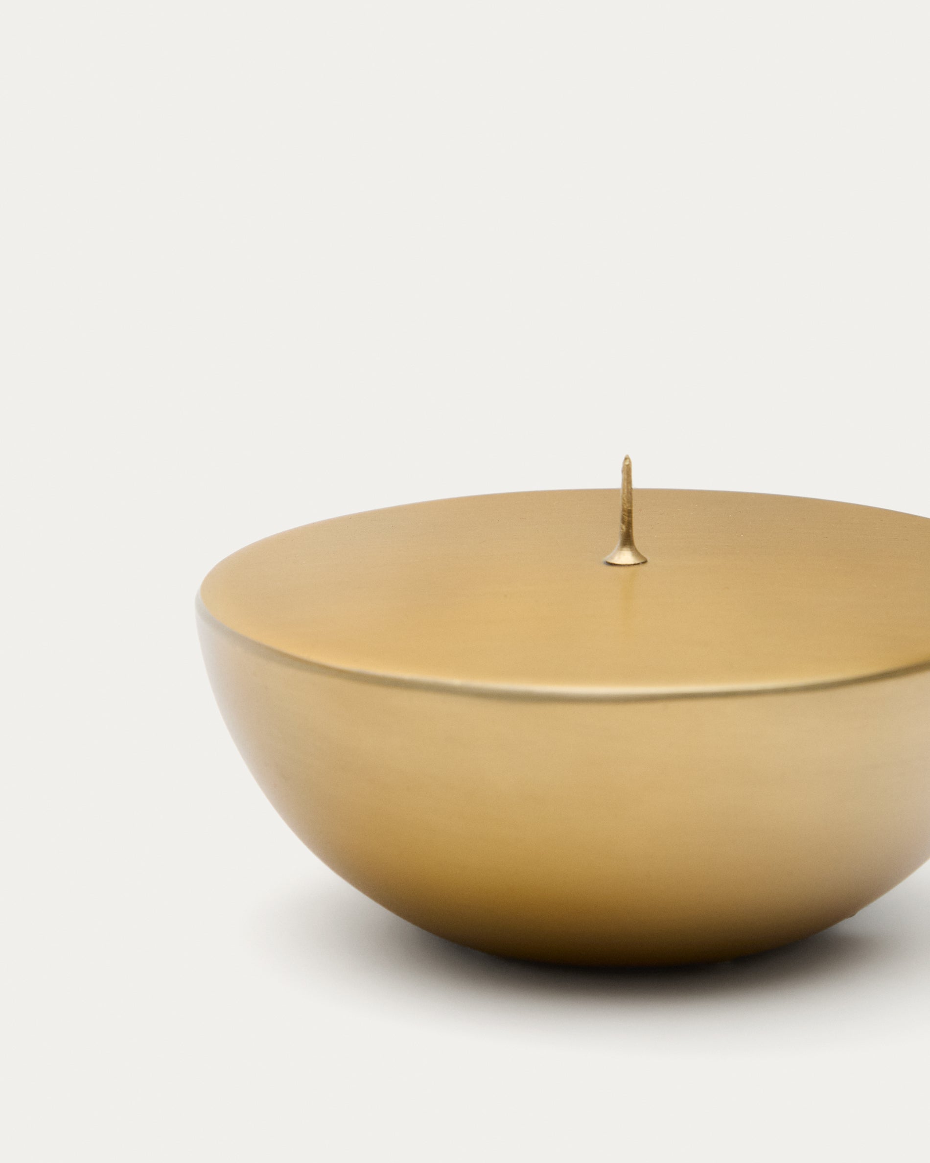 Quira small candle holder in gold-coloured stainless steel - Detail
