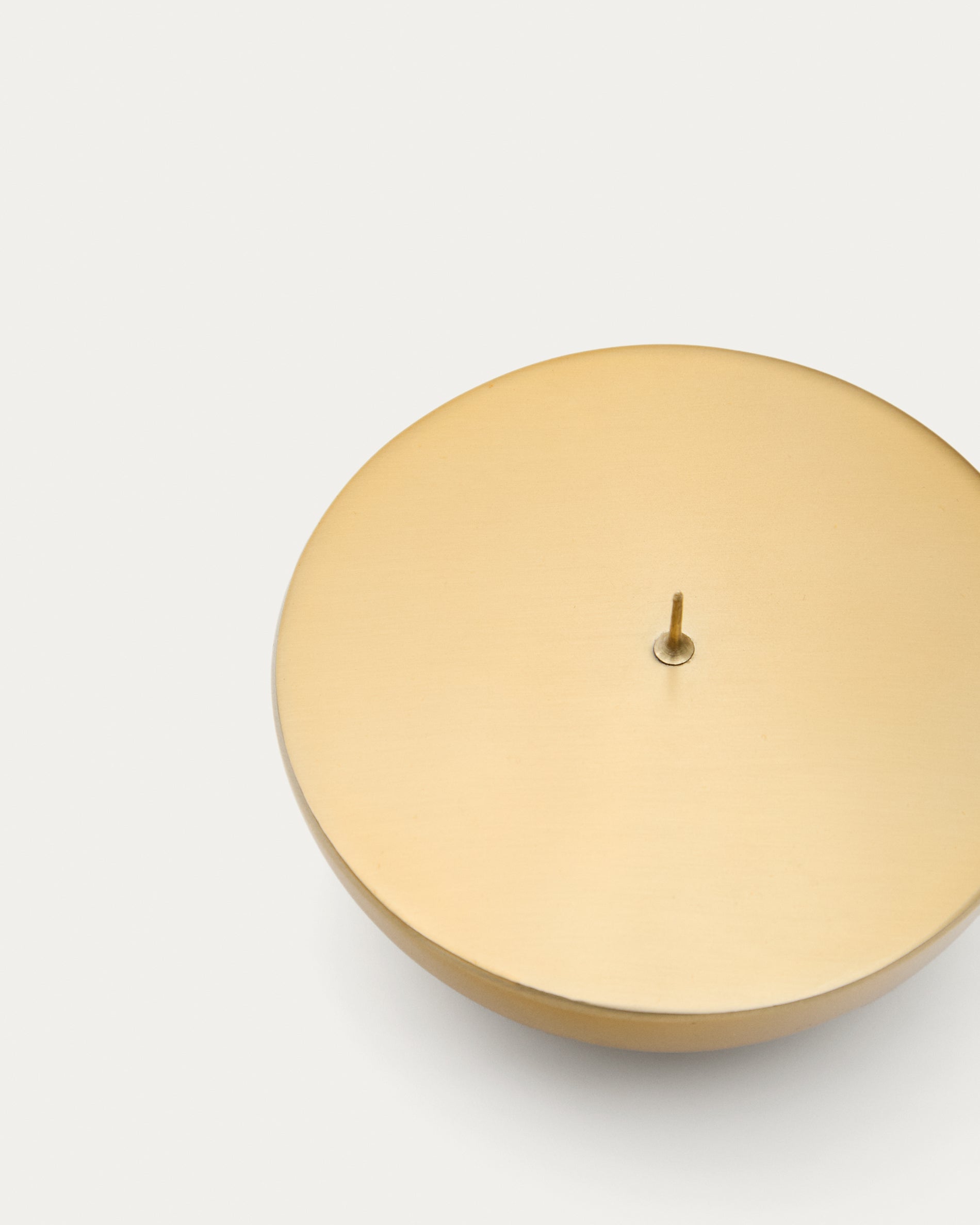 Quira small candle holder in gold-coloured stainless steel - Detail