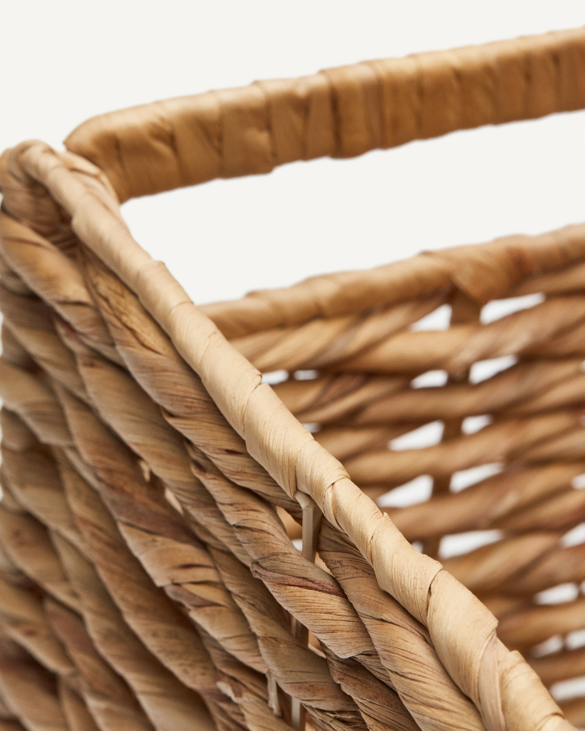 Words basket made from natural fibres with a natural finish - Detail