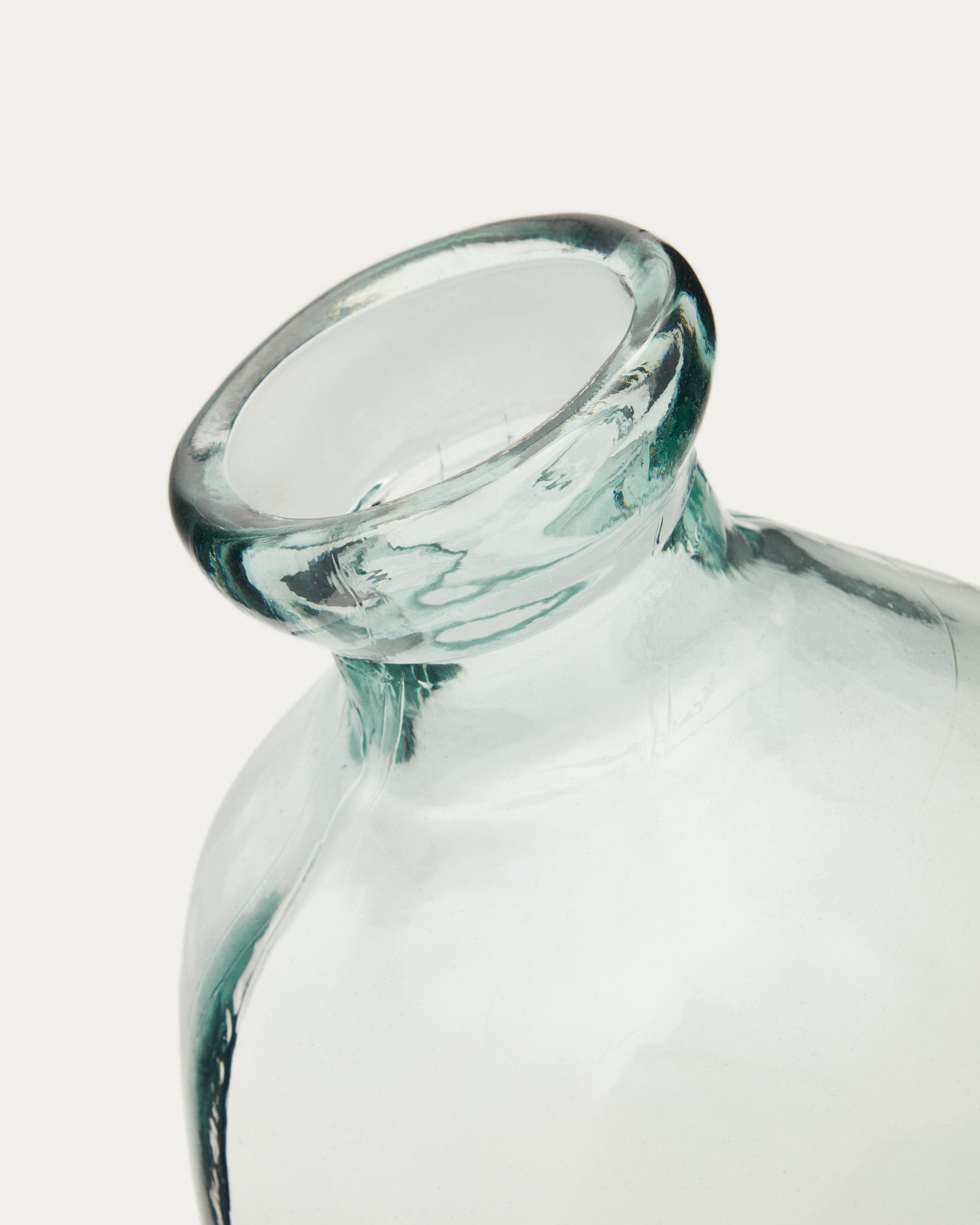 Brenna vase in 100% recycled transparent glass, 73 cm - Detail