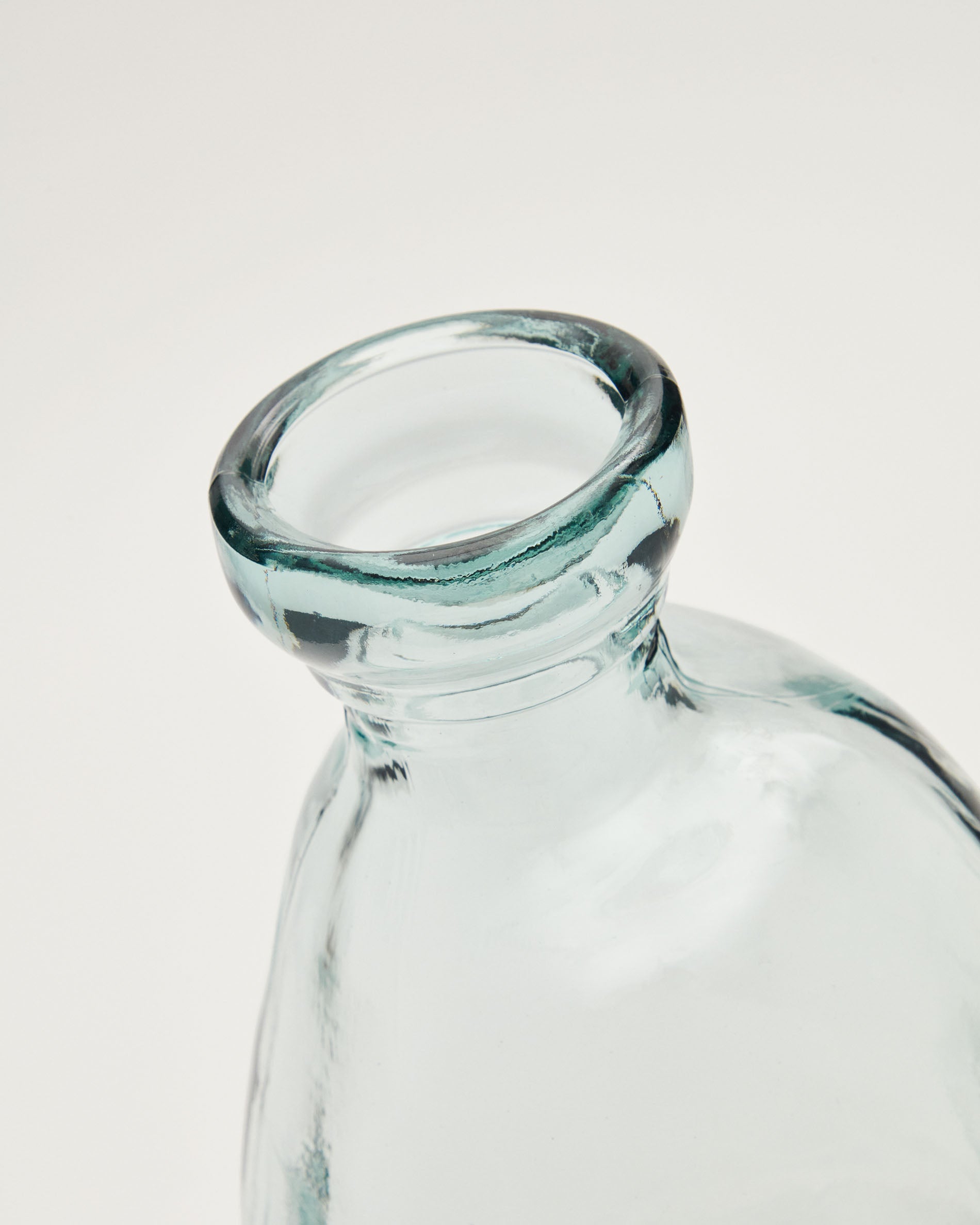 Brenna vase in 100% recycled transparent glass, 51 cm - Detail