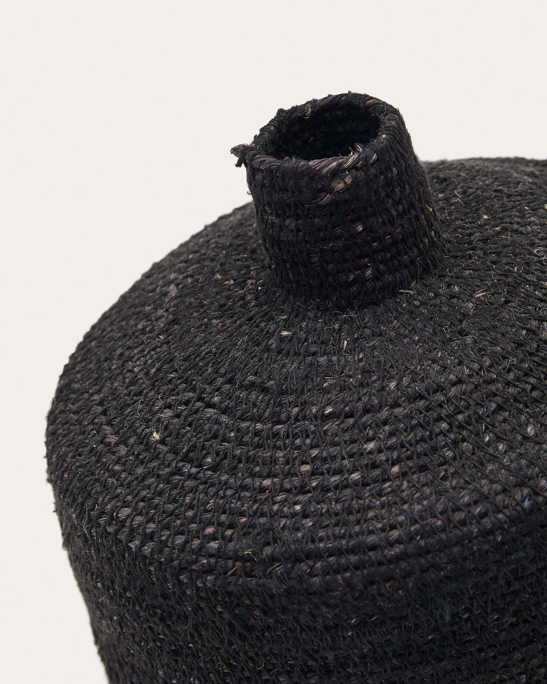 Salinas vase made of natural fibres with a natural finish 20 cm - Detail