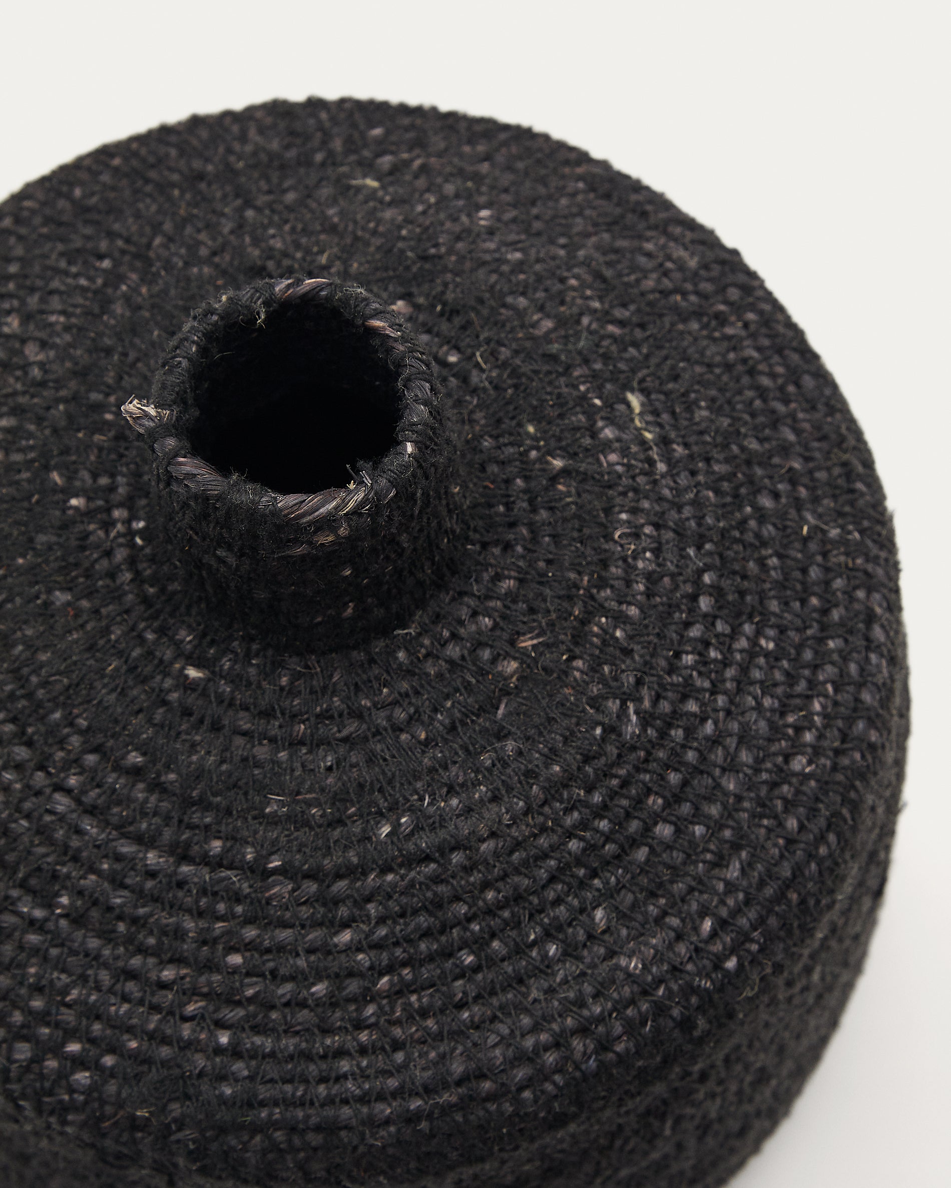 Salinas vase made of natural fibres with a natural finish 20 cm - Detail