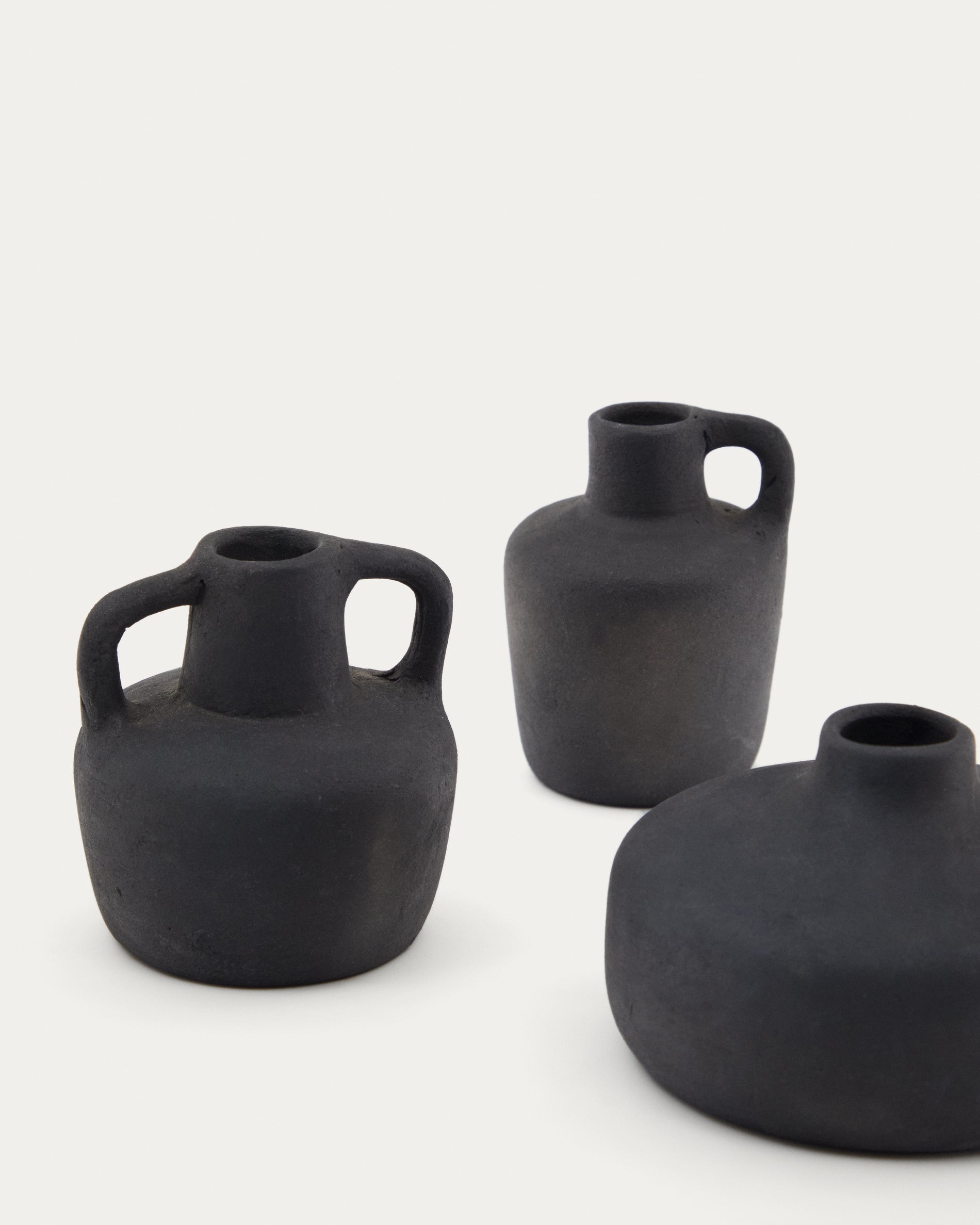Sofra set of 3 terracotta vases in a black finish, 6 cm / 7 cm / 10 cm - Detail