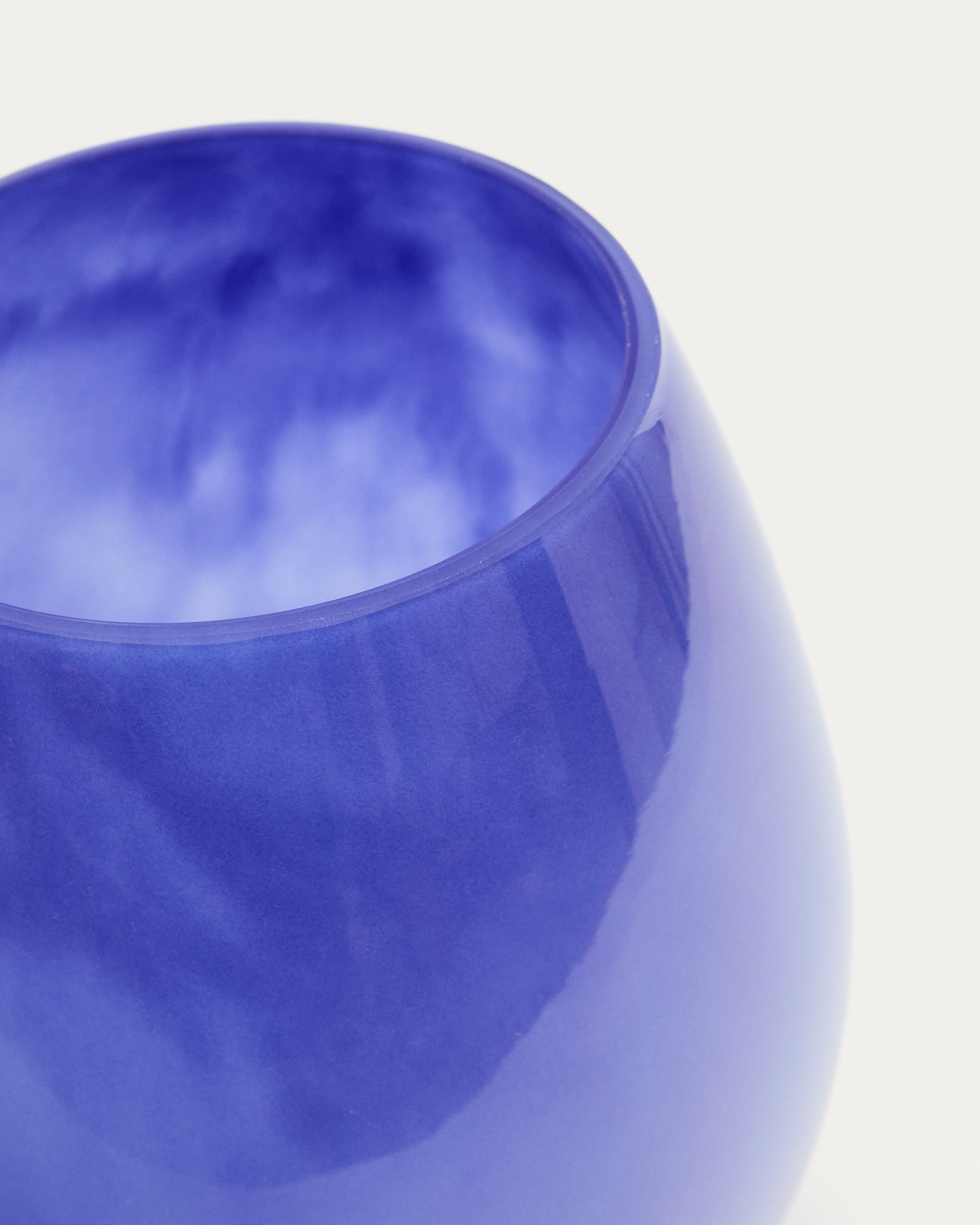 Kelse blue glass vase, 21 cm - Detail