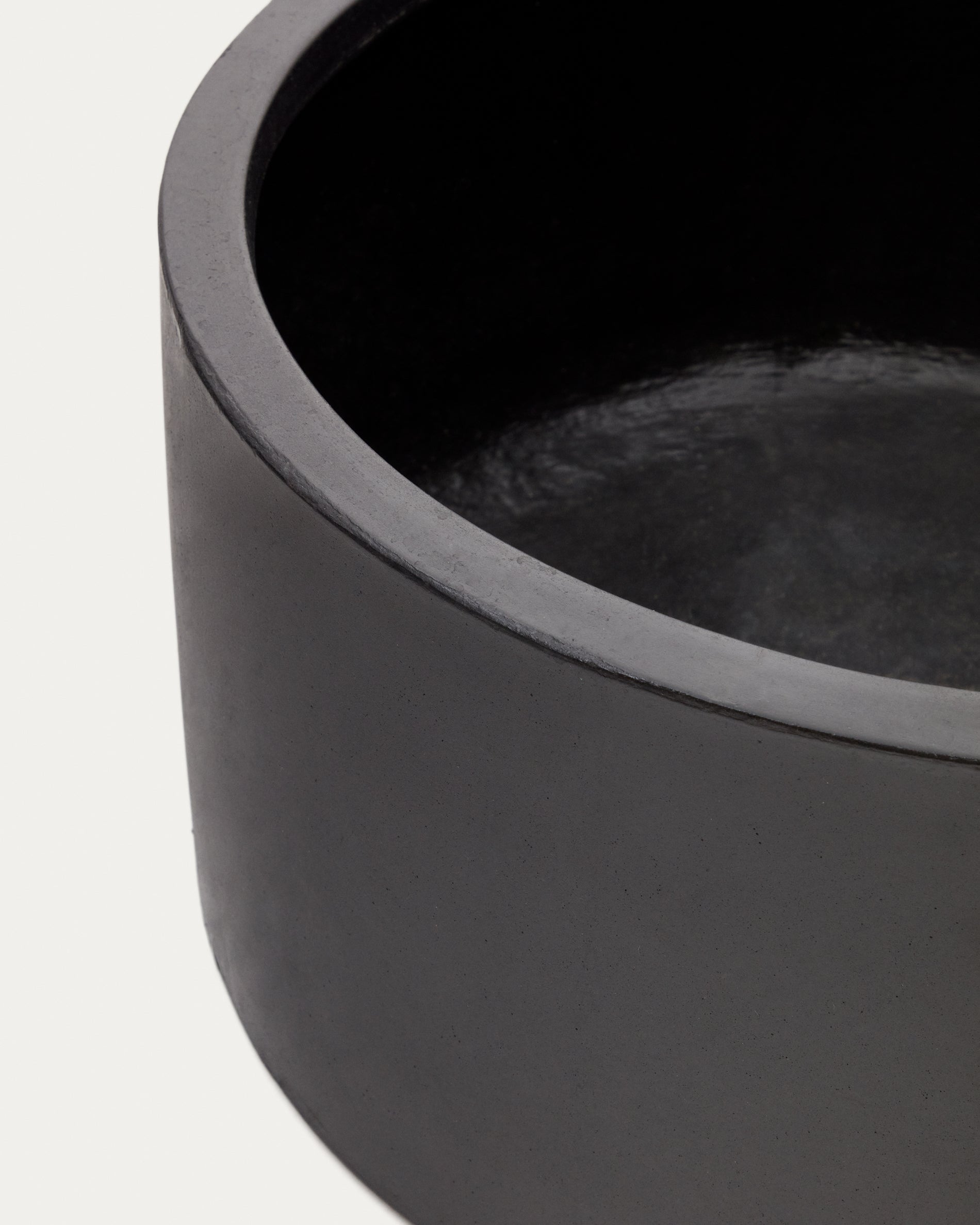 Aiguablava plant pot in black cement, Ø 62 cm - Detail