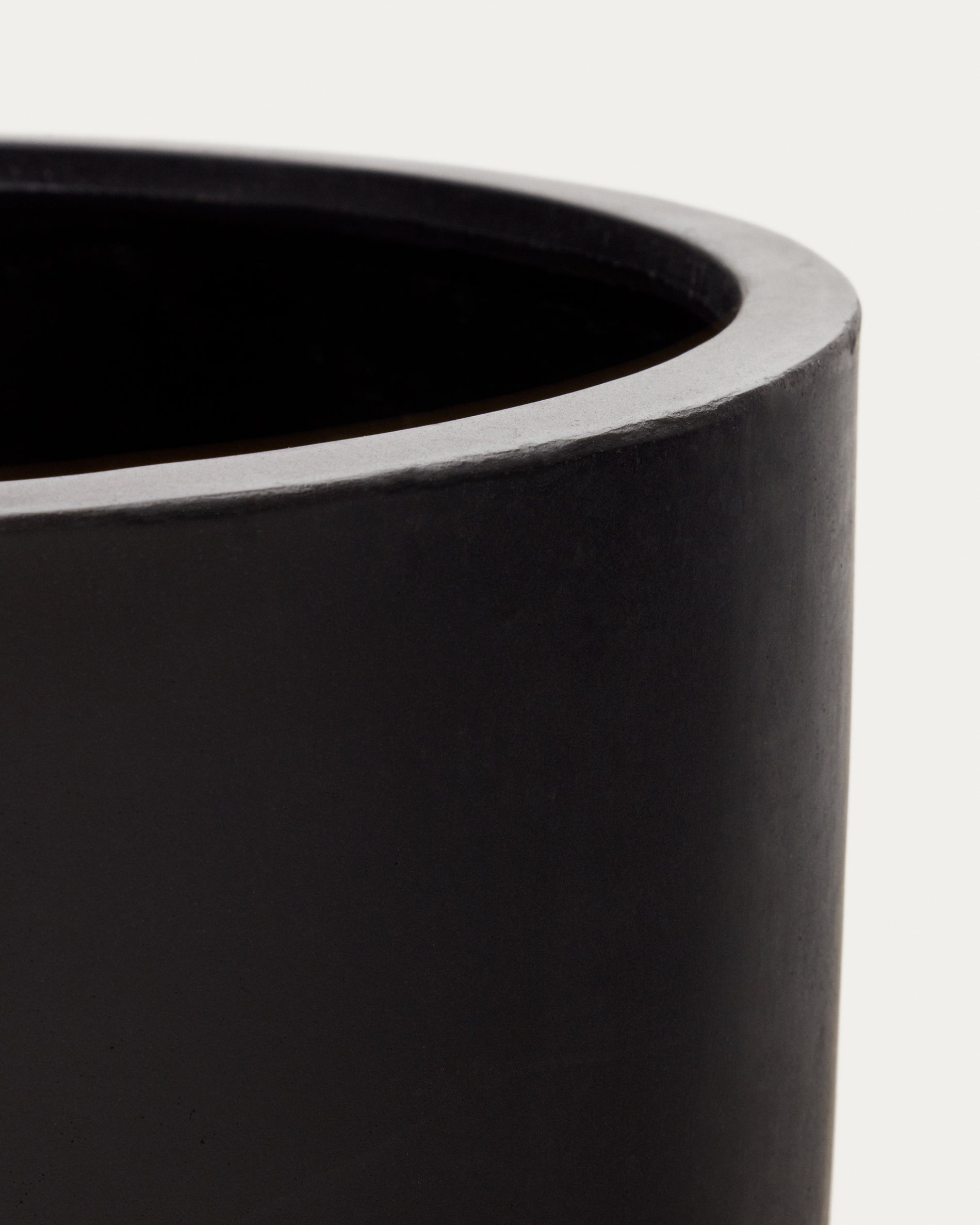 Aiguablava plant pot in black cement, Ø 62 cm - Detail