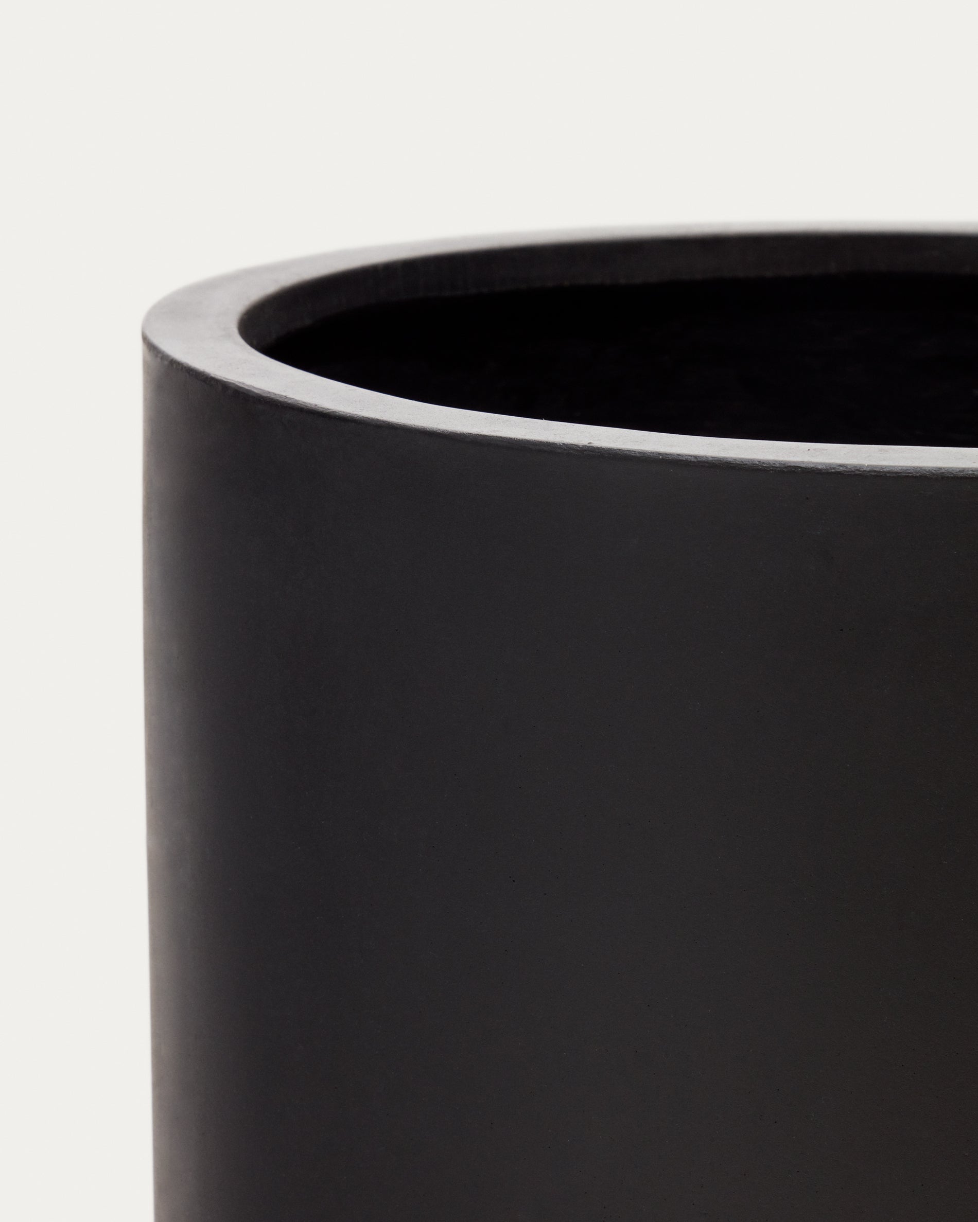 Aiguablava plant pot in black cement, Ø 52 cm - Detail