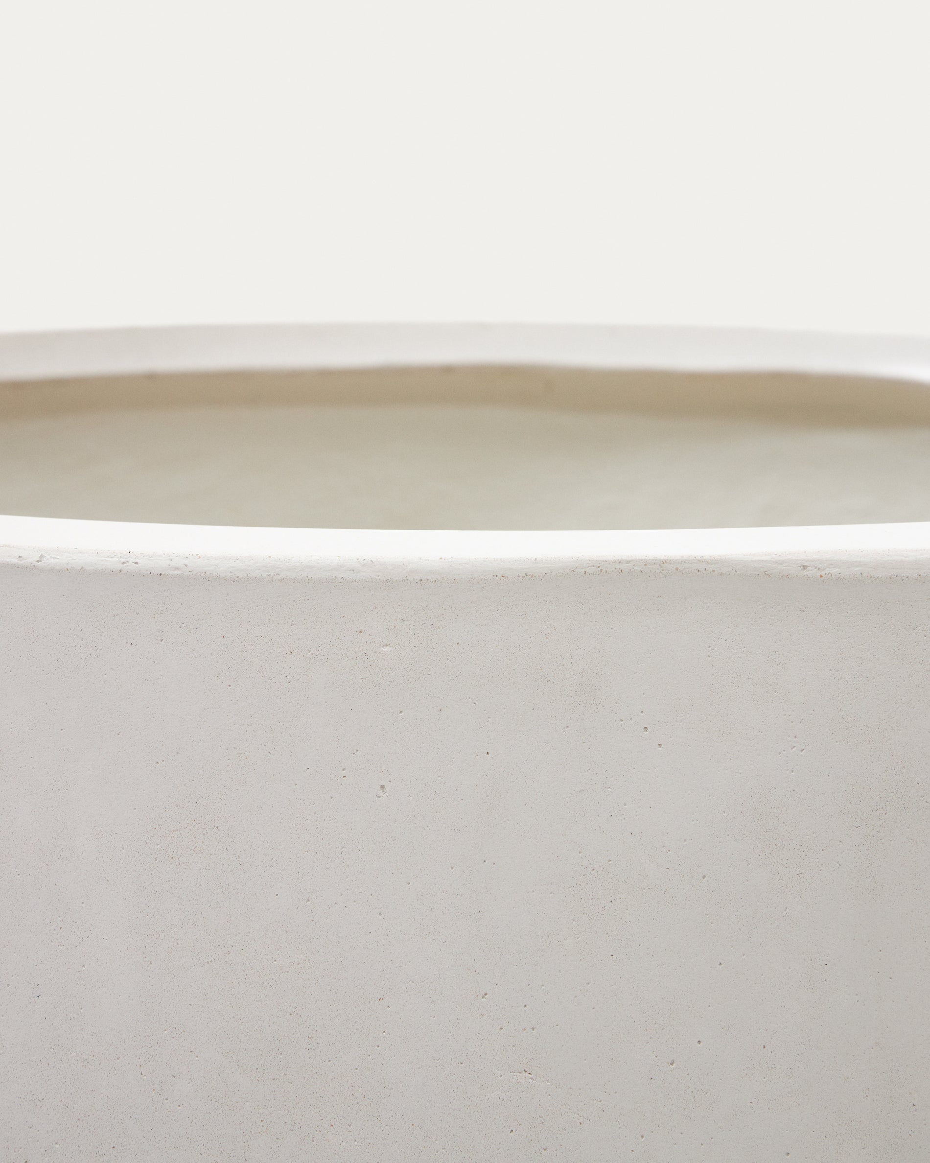 Aiguablava White Cement Planter Ø 75 cm - Detail