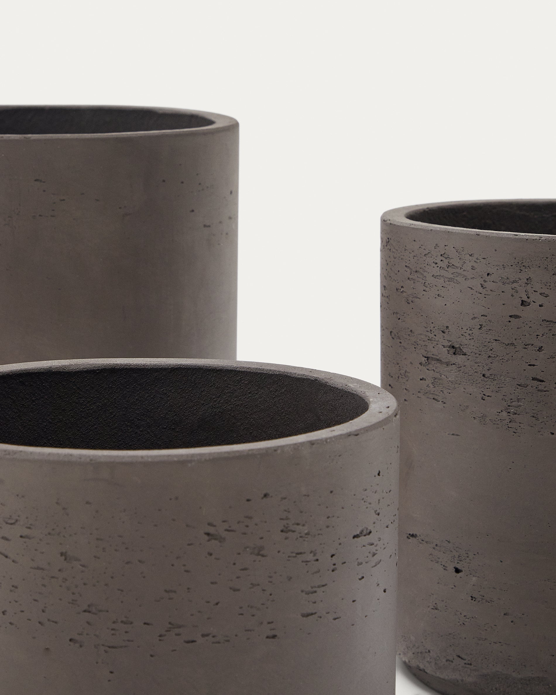 Sintina set of 3 grey cement and fiberglass plant pots Ø 23 cm / Ø 27.5 cm / 32 cm - Detail