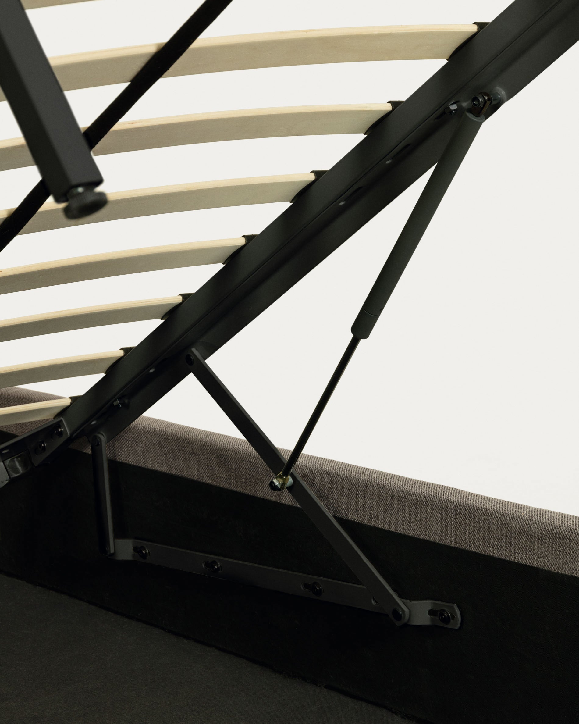 Nahiri ottoman bed for a 160 x 200 cm mattress - Detail