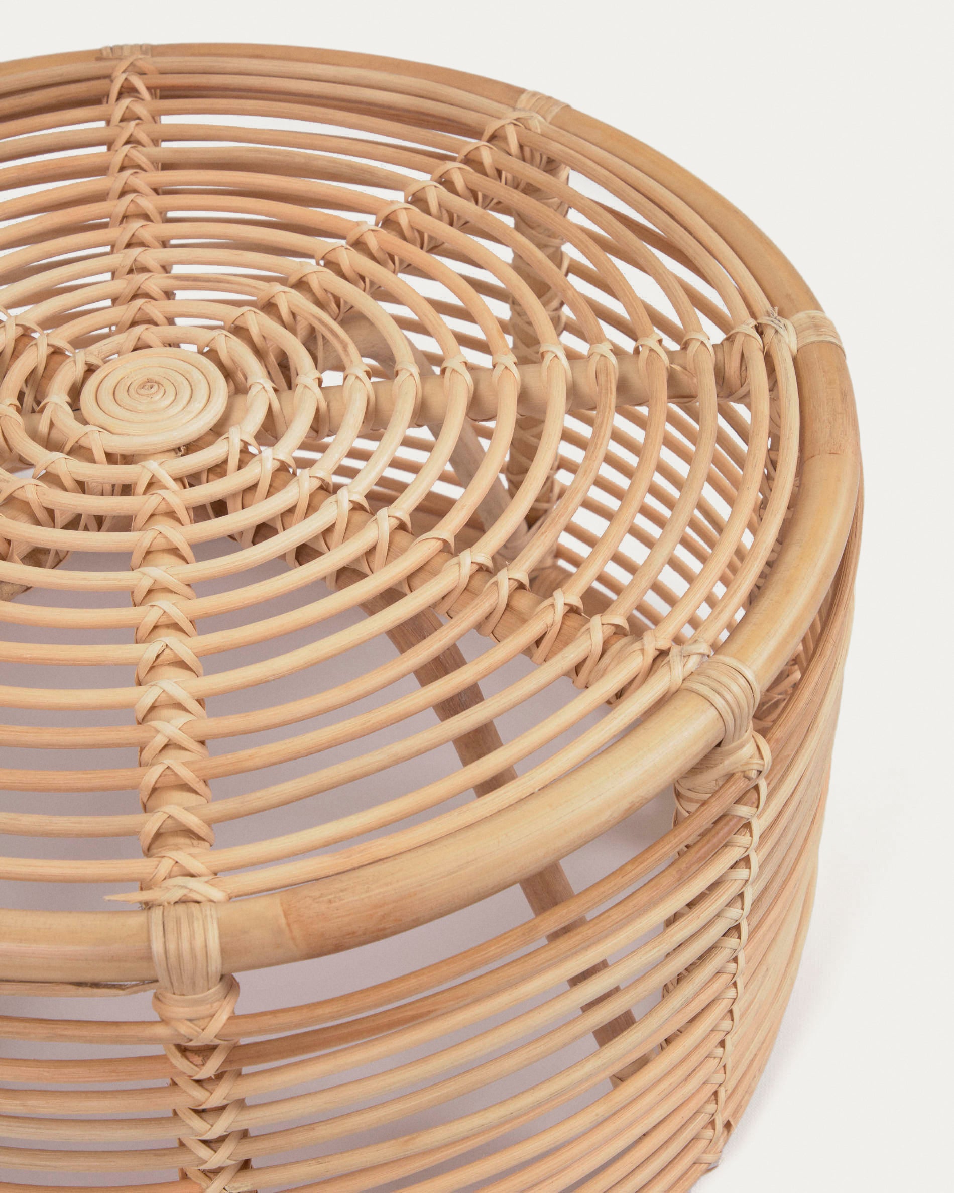 Round Kohana coffee table in rattan with natural finish Ø 66 cm - Detail
