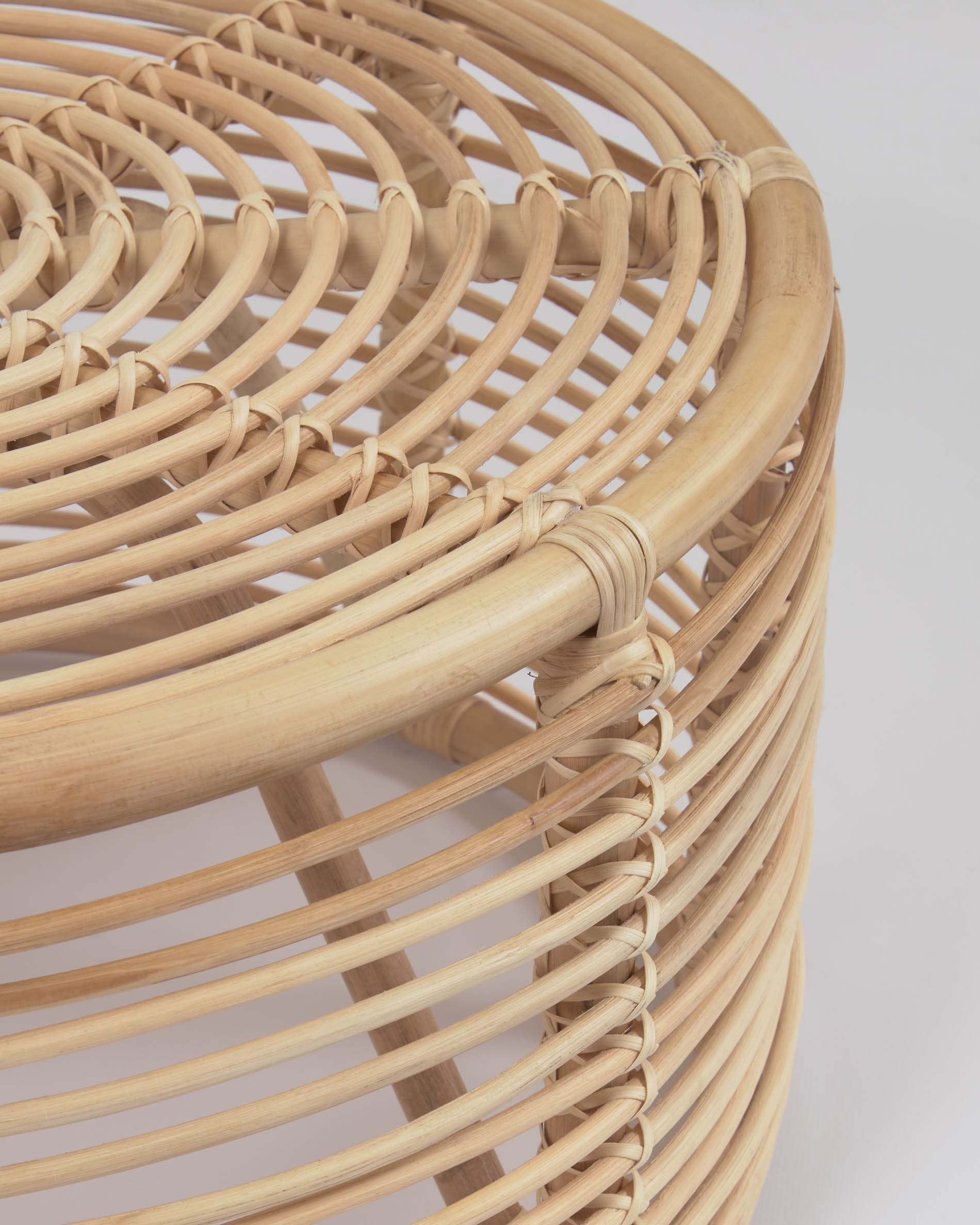 Round Kohana coffee table in rattan with natural finish Ø 66 cm - Detail