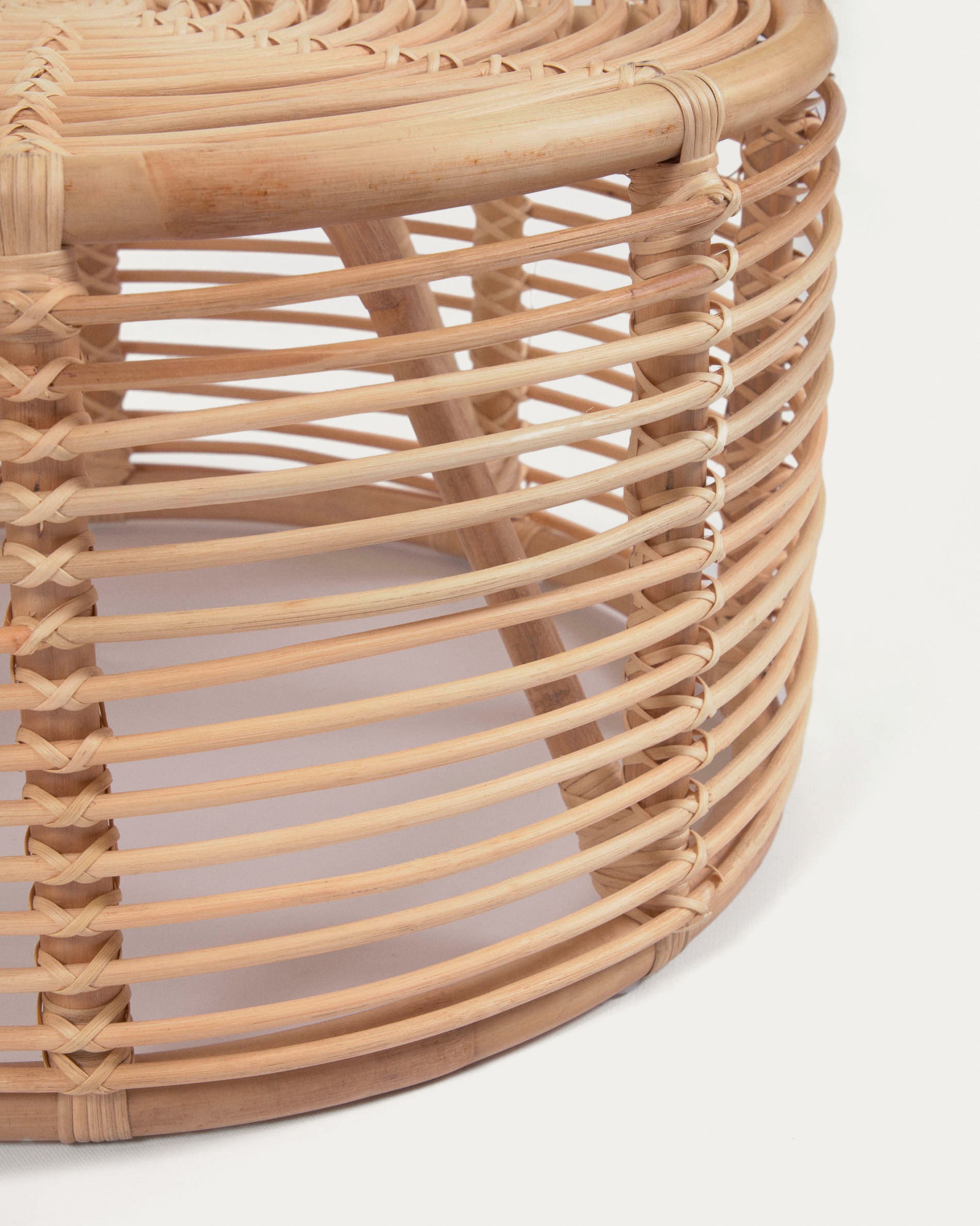 Round Kohana coffee table in rattan with natural finish Ø 66 cm - Detail
