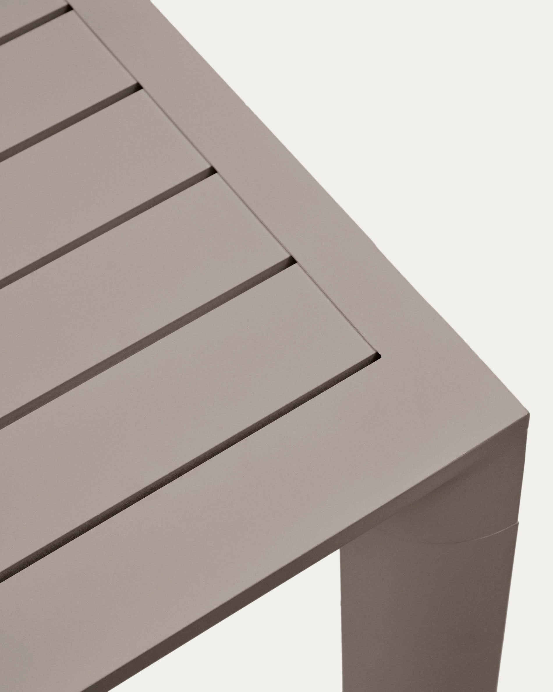 Culip aluminium outdoor table in powder coated brown finish, 180 x 90 cm - Detail
