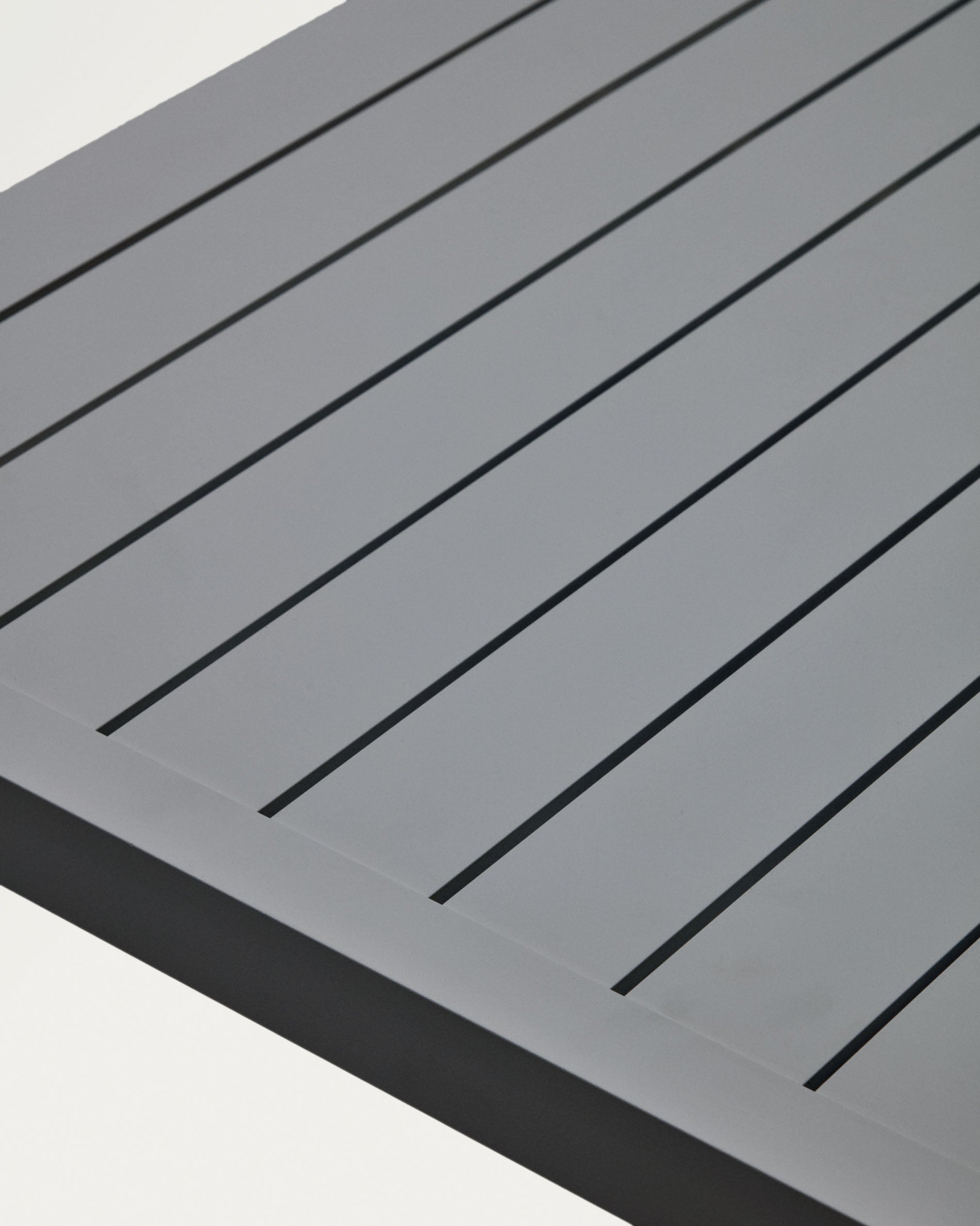 Culip aluminium outdoor bar table in powder coated grey finish, 150 x 77 cm - Detail