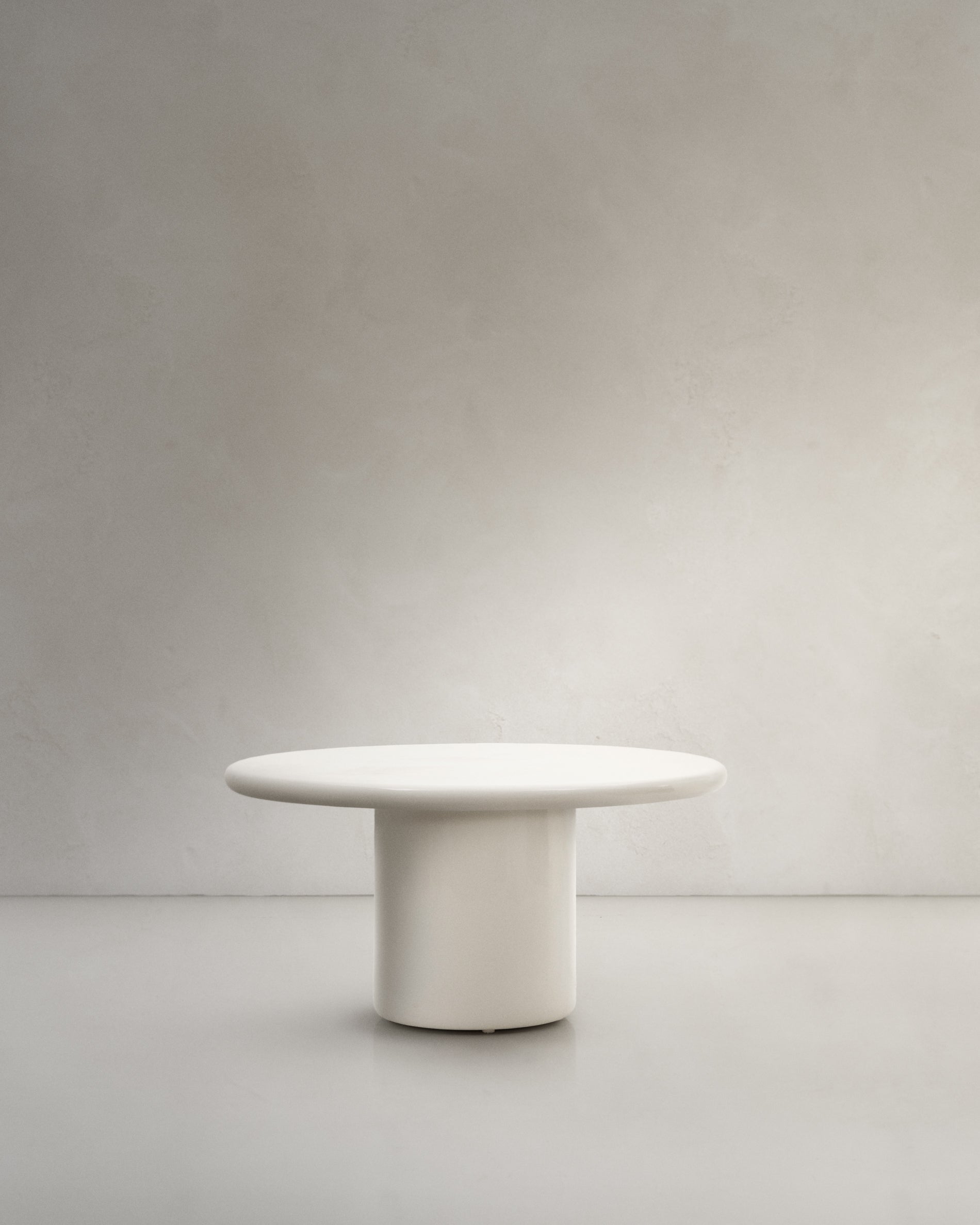 Canaret round cement table in a glossy white finish Ø 152 cm - Product View